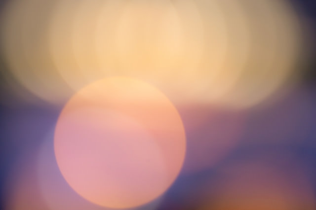 夕焼け色の丸ボケの写真