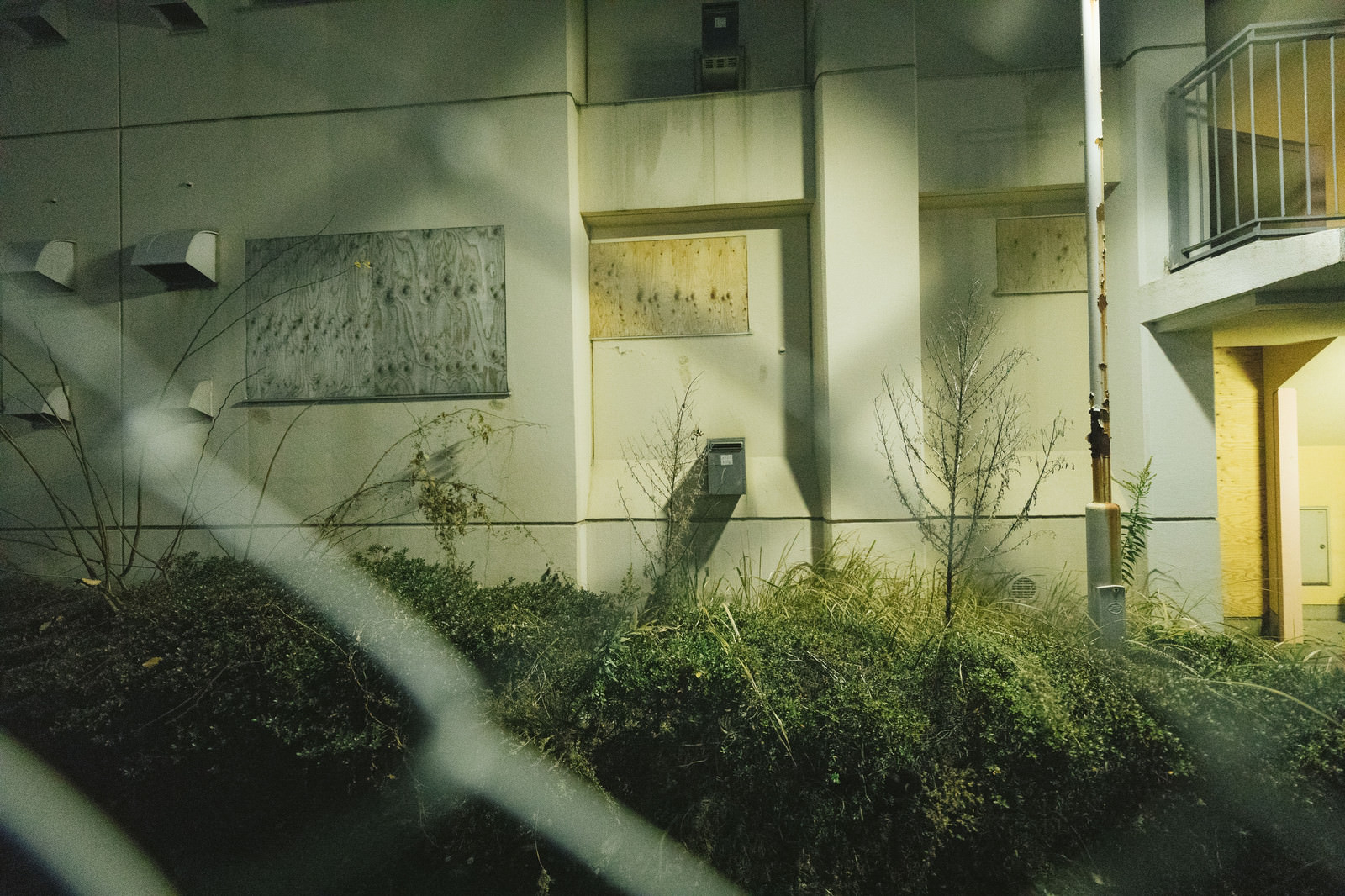 誰も住んでいいない深夜の団地の写真を無料ダウンロード フリー素材 ぱくたそ 誰も住んでいいない深夜の団地の写真を無料ダウンロード フリー素材 ぱくたそ
