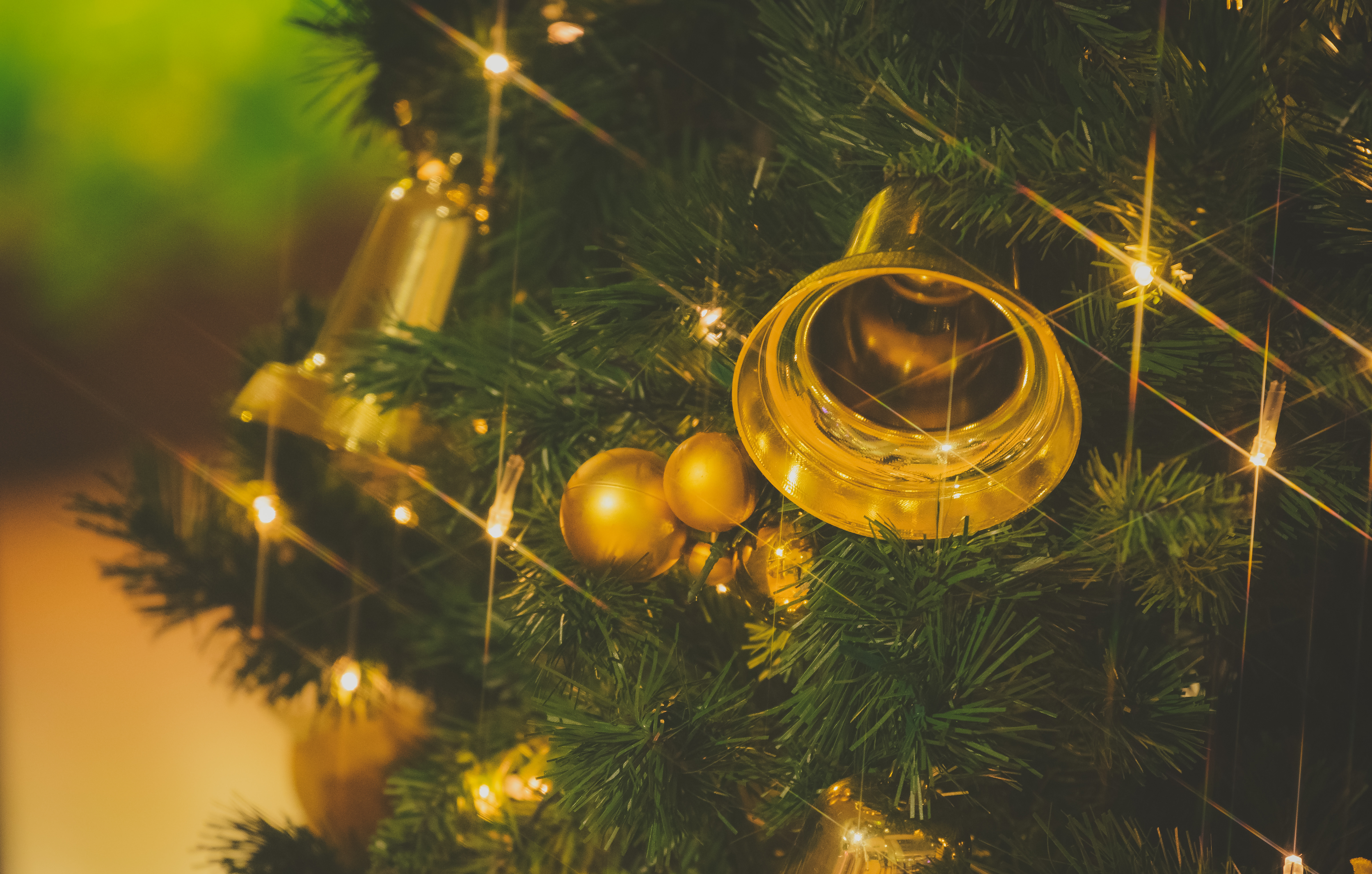 クリスマスツリーとベルの写真 フリー素材は ぱくたそ 写真を無料ダウンロード