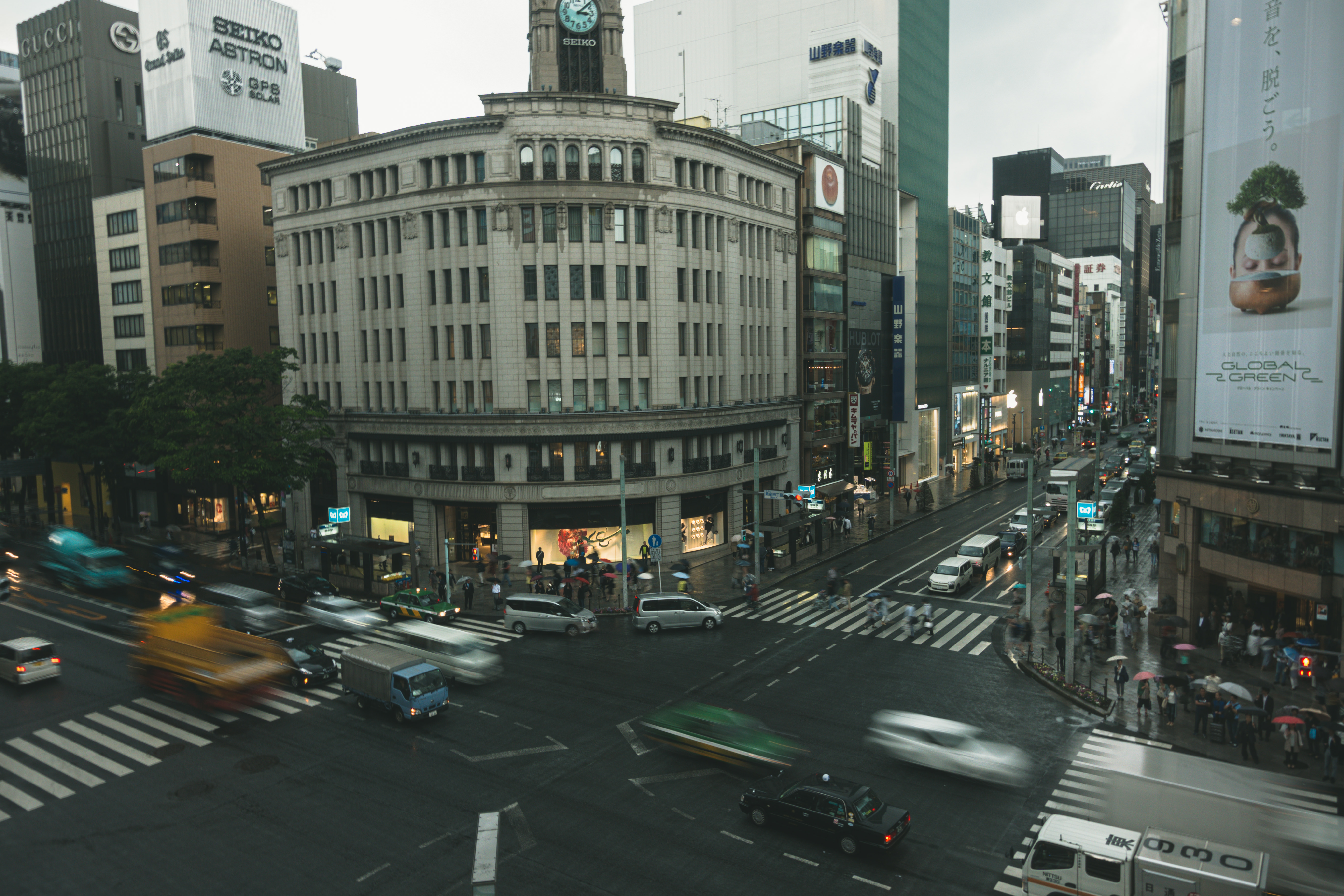 雨天の銀座 和光の時計塔と交差点の写真を無料ダウンロード フリー素材 ぱくたそ 雨天の銀座 和光の時計塔と交差点の写真を無料ダウンロード フリー素材 ぱくたそ