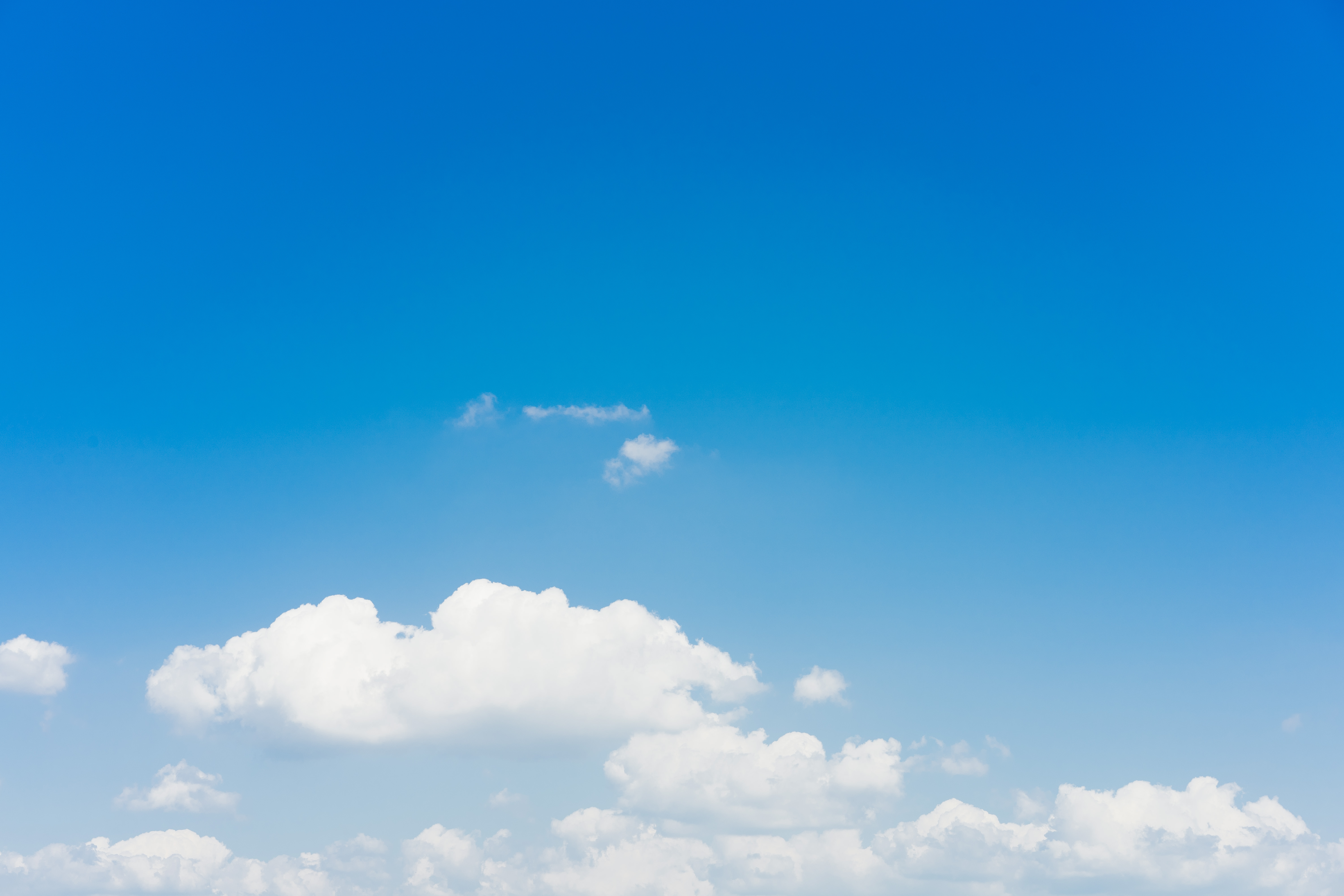 青空と雲の写真を無料ダウンロード フリー素材 ぱくたそ