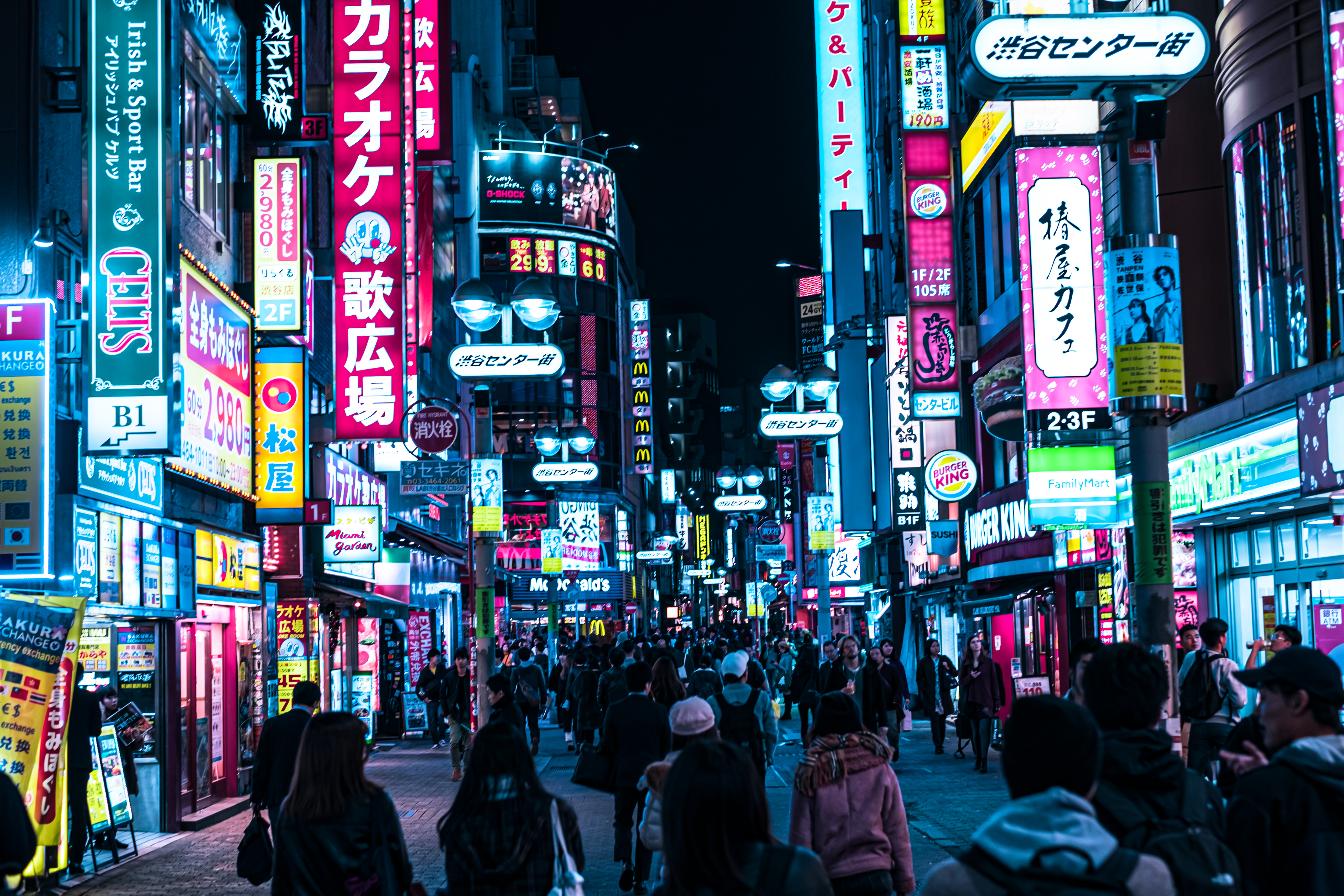 渋谷センター街のサイバーパンクの写真 画像 フリー素材 ぱくたそ