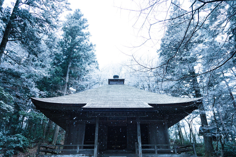 静かに降り続ける雪と中尊寺経蔵の写真 画像 を無料ダウンロード フリー素材のぱくたそ 静かに降り続ける雪と中尊寺経蔵の写真 画像 を無料ダウンロード フリー素材のぱくたそ