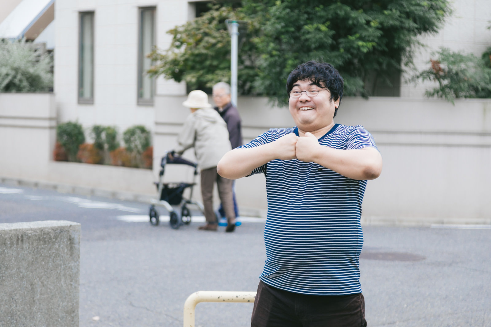 のどかな公園の雰囲気をぶち壊す！のフリー素材