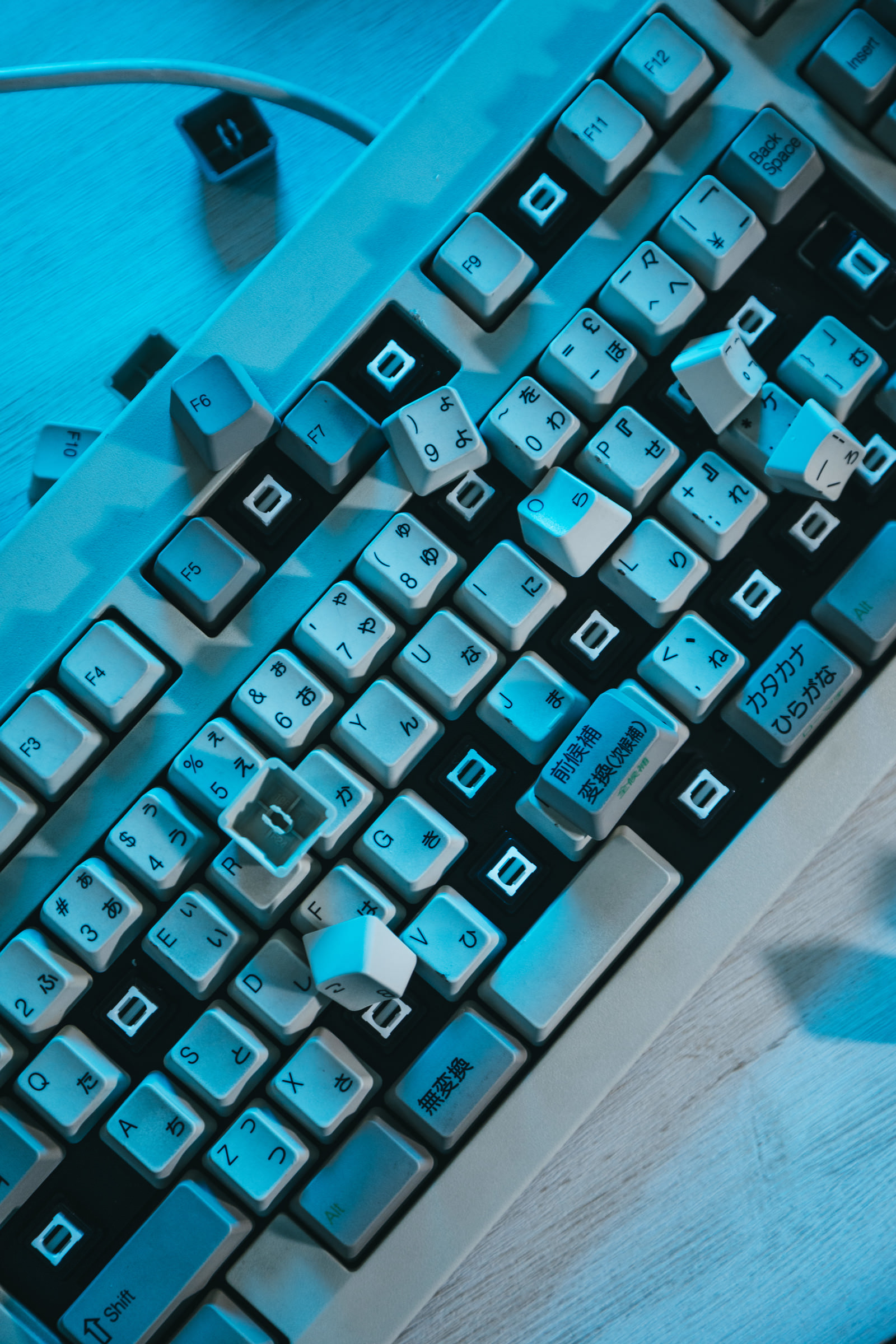 破壊されたキーボードの写真 画像 フリー素材 ぱくたそ