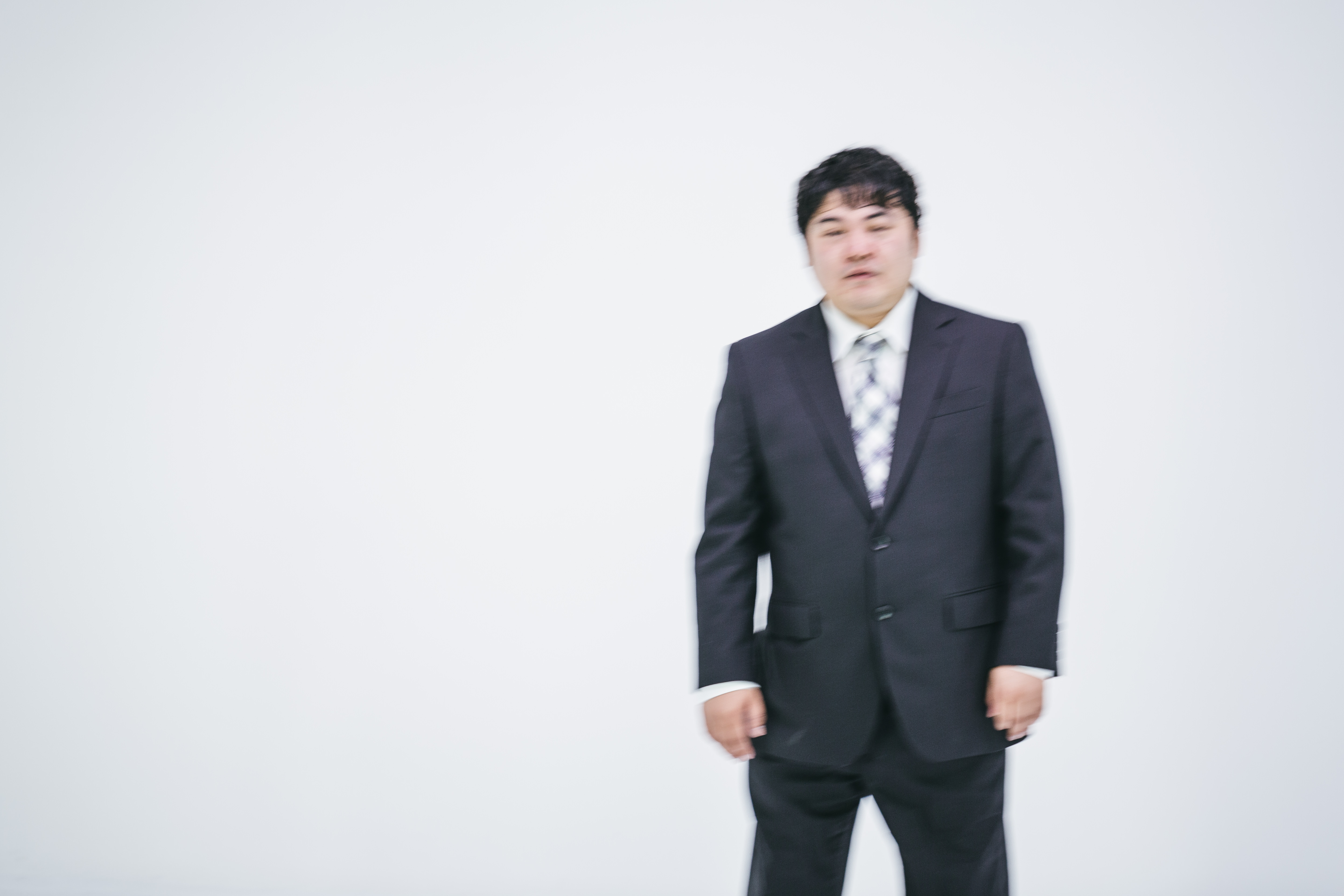白雪姫目覚めたけどなんか雰囲気違う王子様が立っているの写真素材 ぱくたそ 白雪姫目覚めたけどなんか雰囲気違う王子様が立っているの写真素材 ぱくたそ