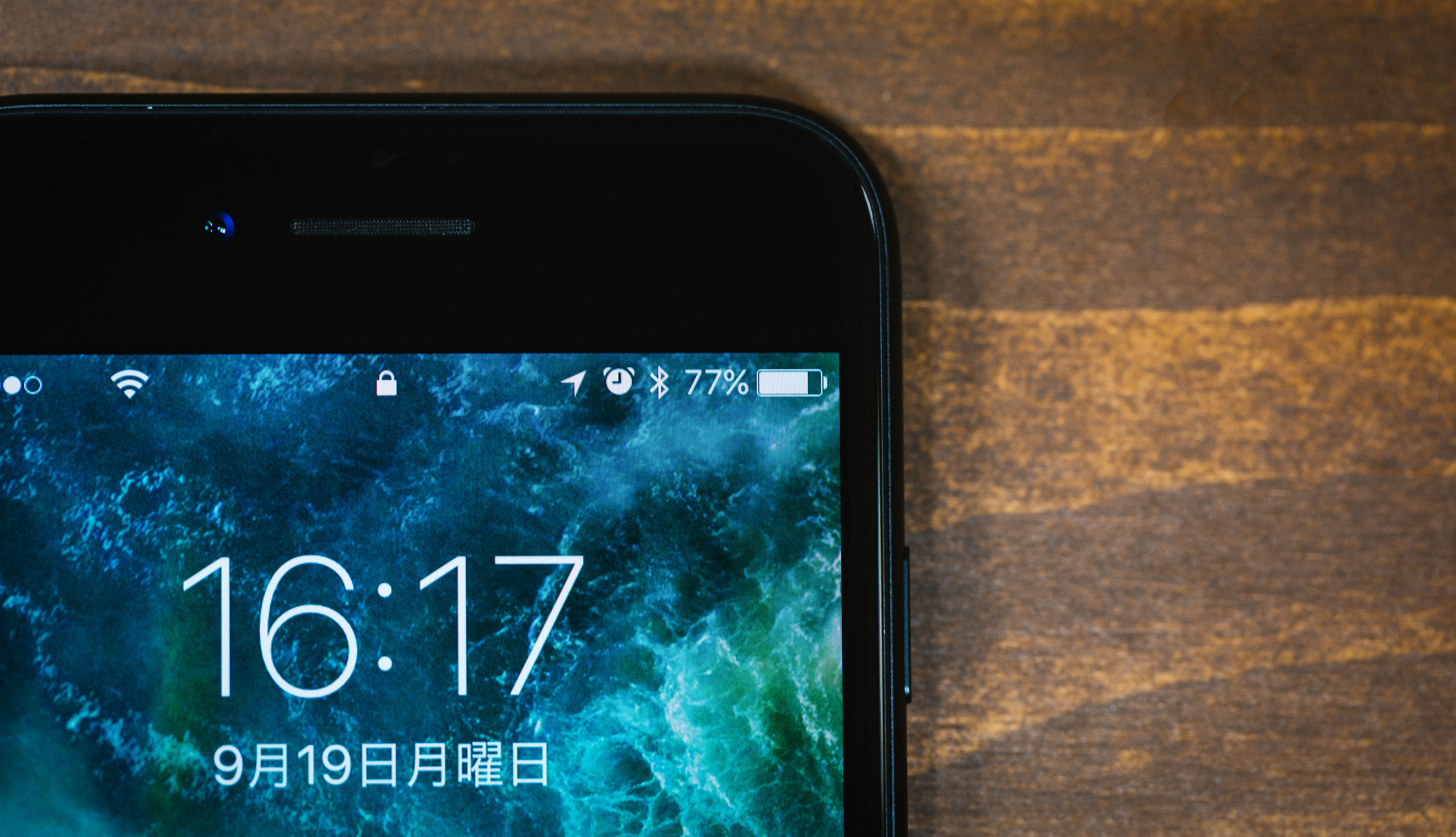 スマートフォンのバッテリー残量77 の写真素材 ぱくたそ