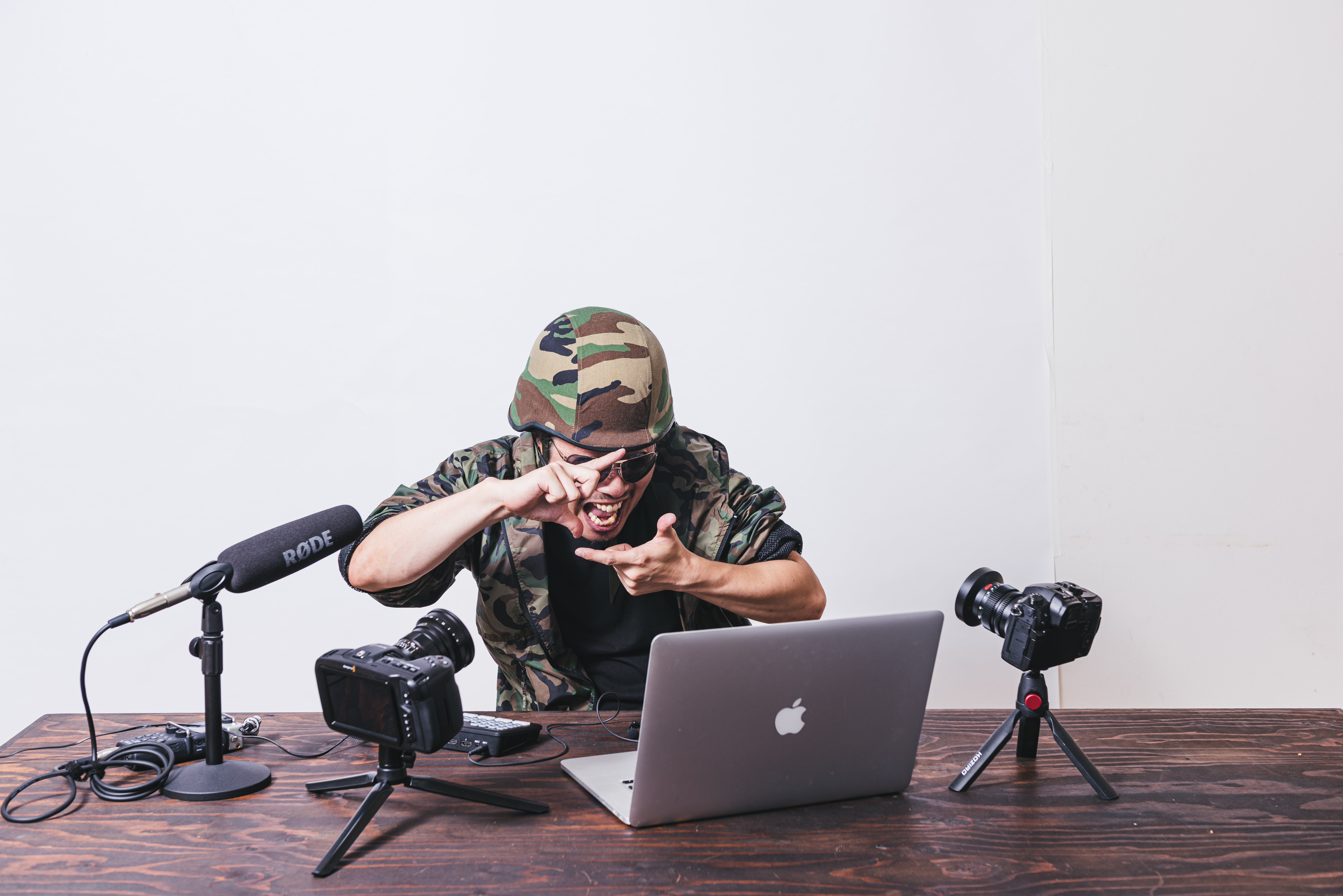 構図に厳しいyoutuberの写真を無料ダウンロード フリー素材 ぱくたそ