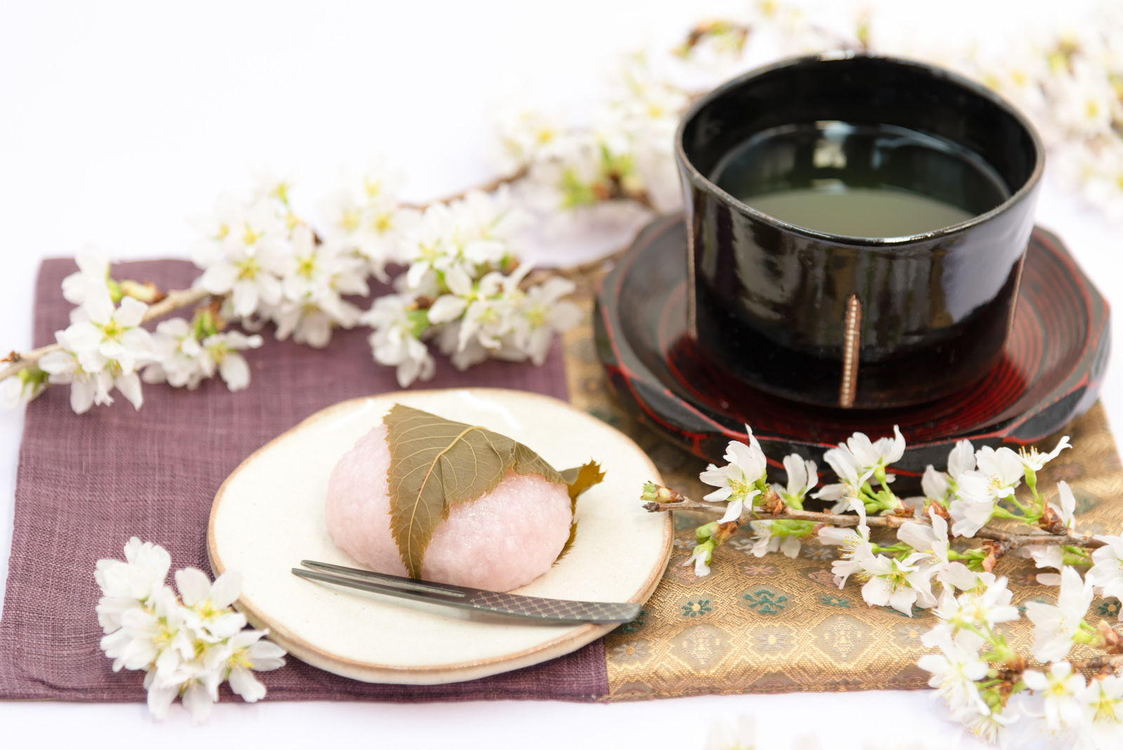 「上品な桜餅 | フリー素材のぱくたそ」の写真
