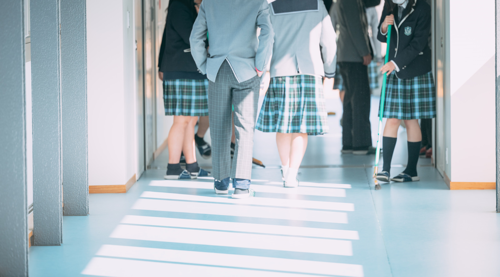 「広野町の男女共学の高校生 | フリー素材のぱくたそ」の写真