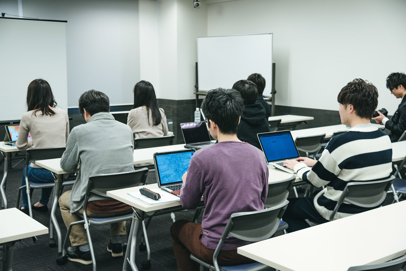 「セミナーが始まる前の様子」の写真