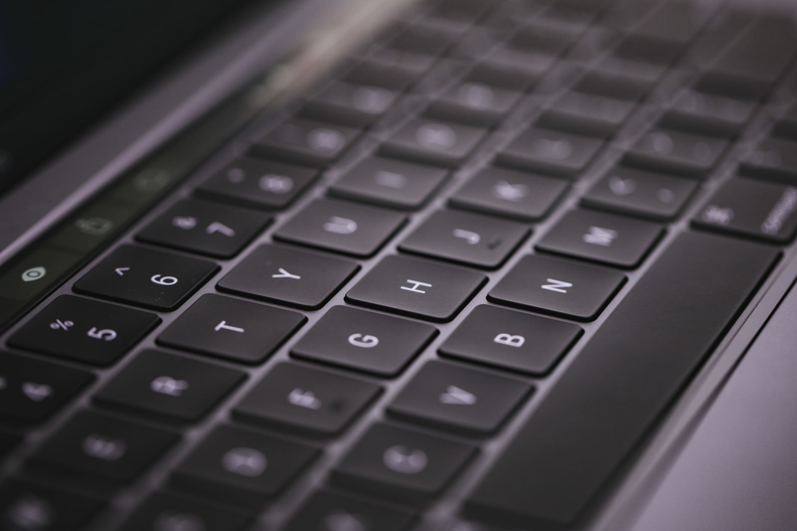 Macbook Pro 18 の第3世代バタフライ式キーボードの写真 画像 を無料ダウンロード フリー素材のぱくたそ Macbook Pro 18 の第3世代バタフライ式キーボードの写真 画像 を無料ダウンロード フリー素材のぱくたそ