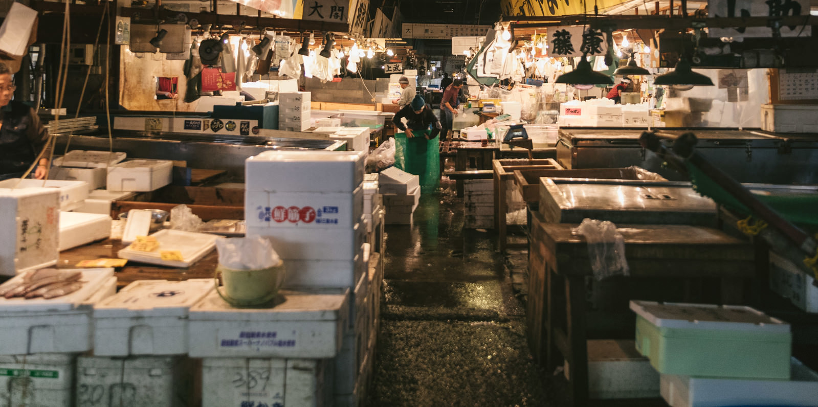 「築地市場内の水産部」の写真