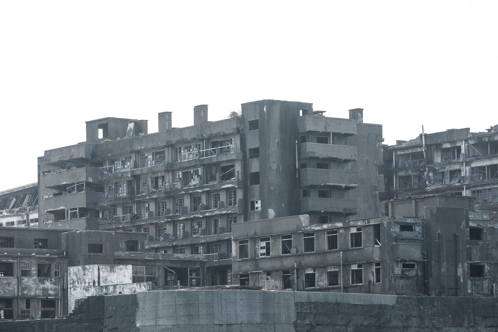 朽ち果てた軍艦島 69号棟端島病院跡 端島保育園跡 の写真を無料ダウンロード フリー素材 ぱくたそ