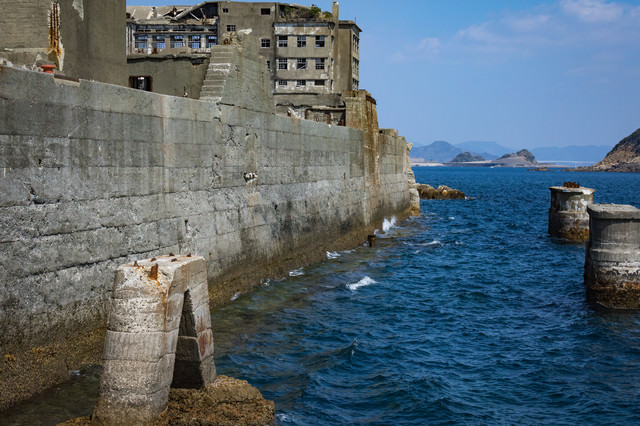 軍艦島を高波から守る防波堤の写真を無料ダウンロード フリー素材 ぱくたそ 軍艦島を高波から守る防波堤の写真を無料ダウンロード フリー素材 ぱくたそ