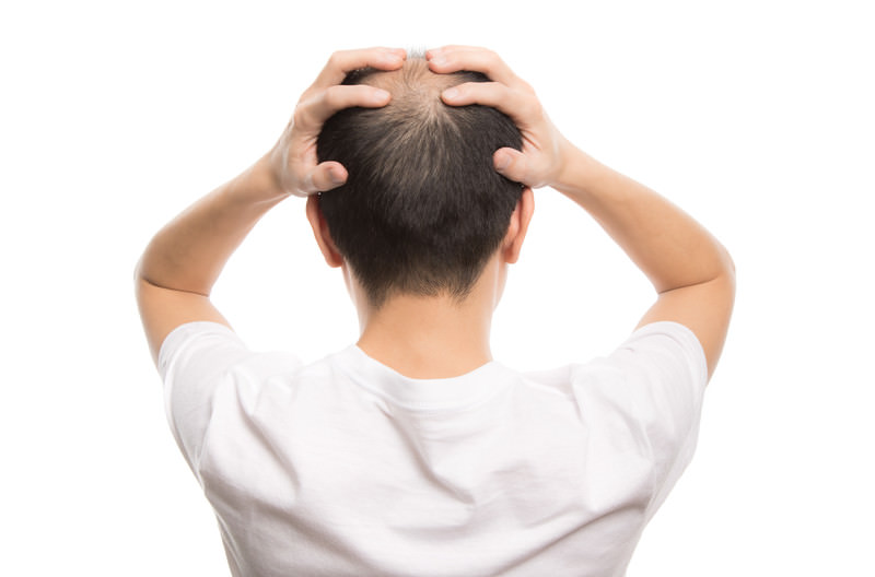 頭を抱える禿げた男性の後ろ姿の写真素材 ぱくたそ