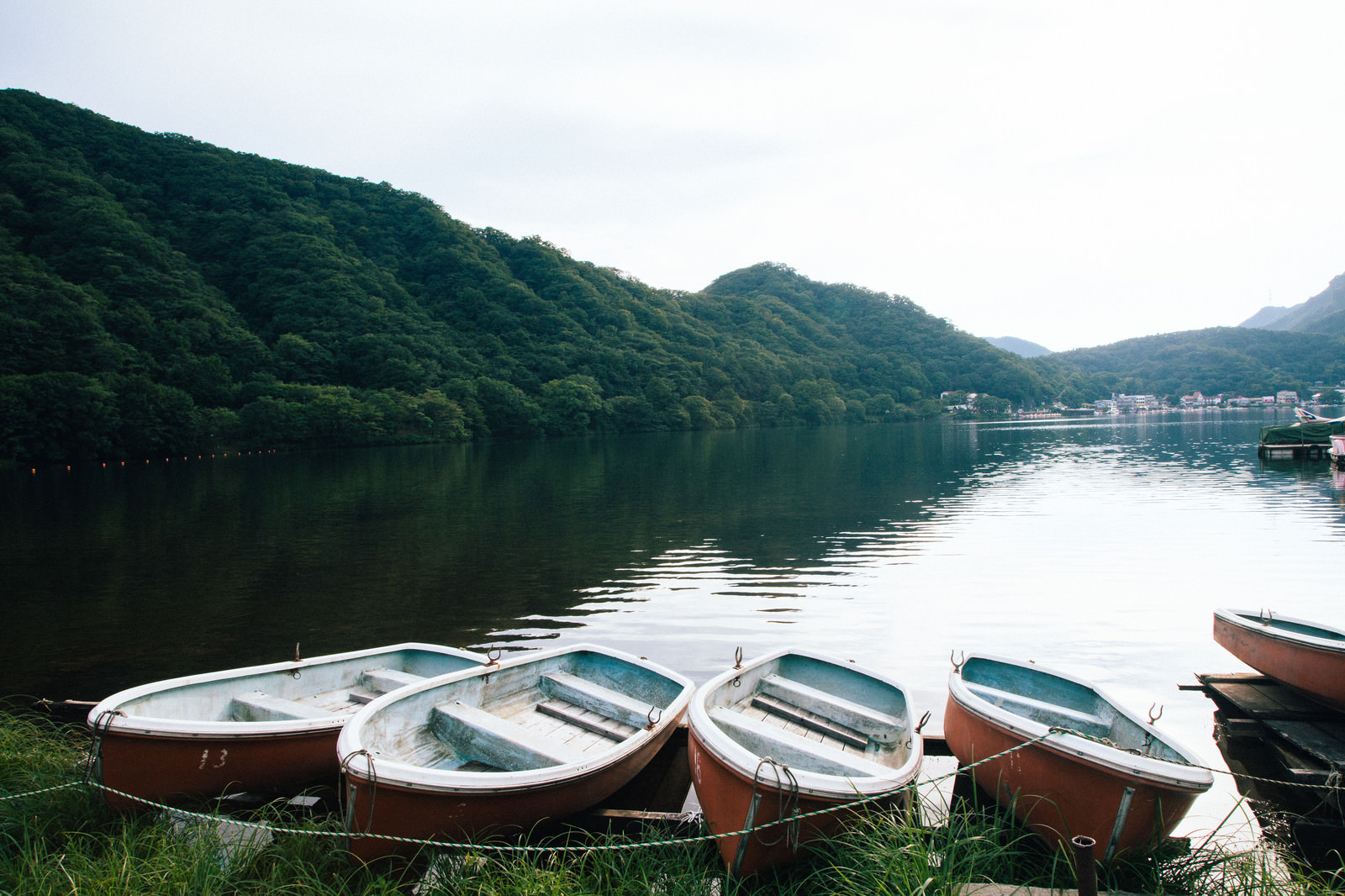 榛名湖と貸しボートの写真素材 ぱくたそ
