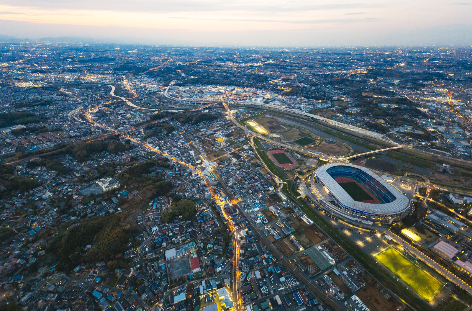 日産スタジアム上空（ヘリ空撮）のフリー素材