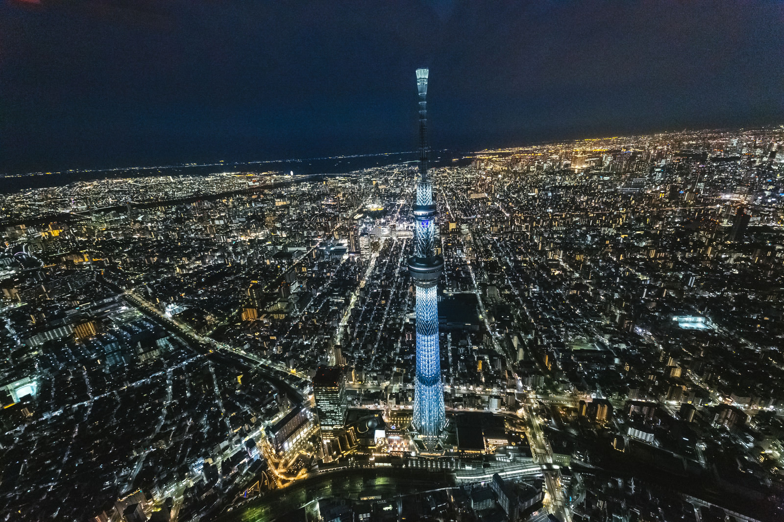 東京スカイツリーと同じ高さ（上空）から夜景撮影のフリー素材