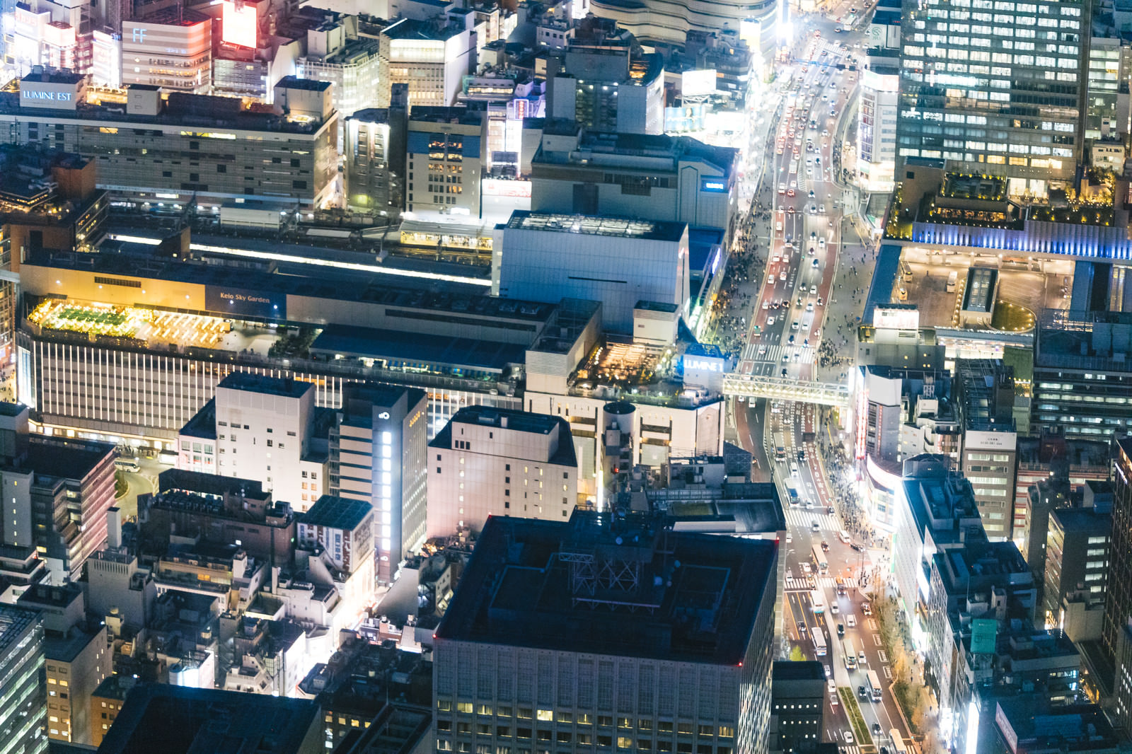 「渋谷駅周辺の空撮夜景」の写真