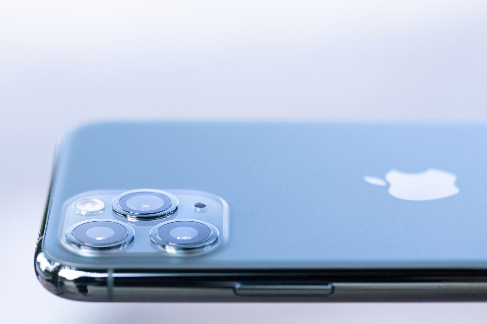 トリプルカメラがついた Iphone 11 Proの写真を無料ダウンロード フリー素材 ぱくたそ トリプルカメラがついた Iphone 11 Proの写真を無料ダウンロード フリー素材 ぱくたそ