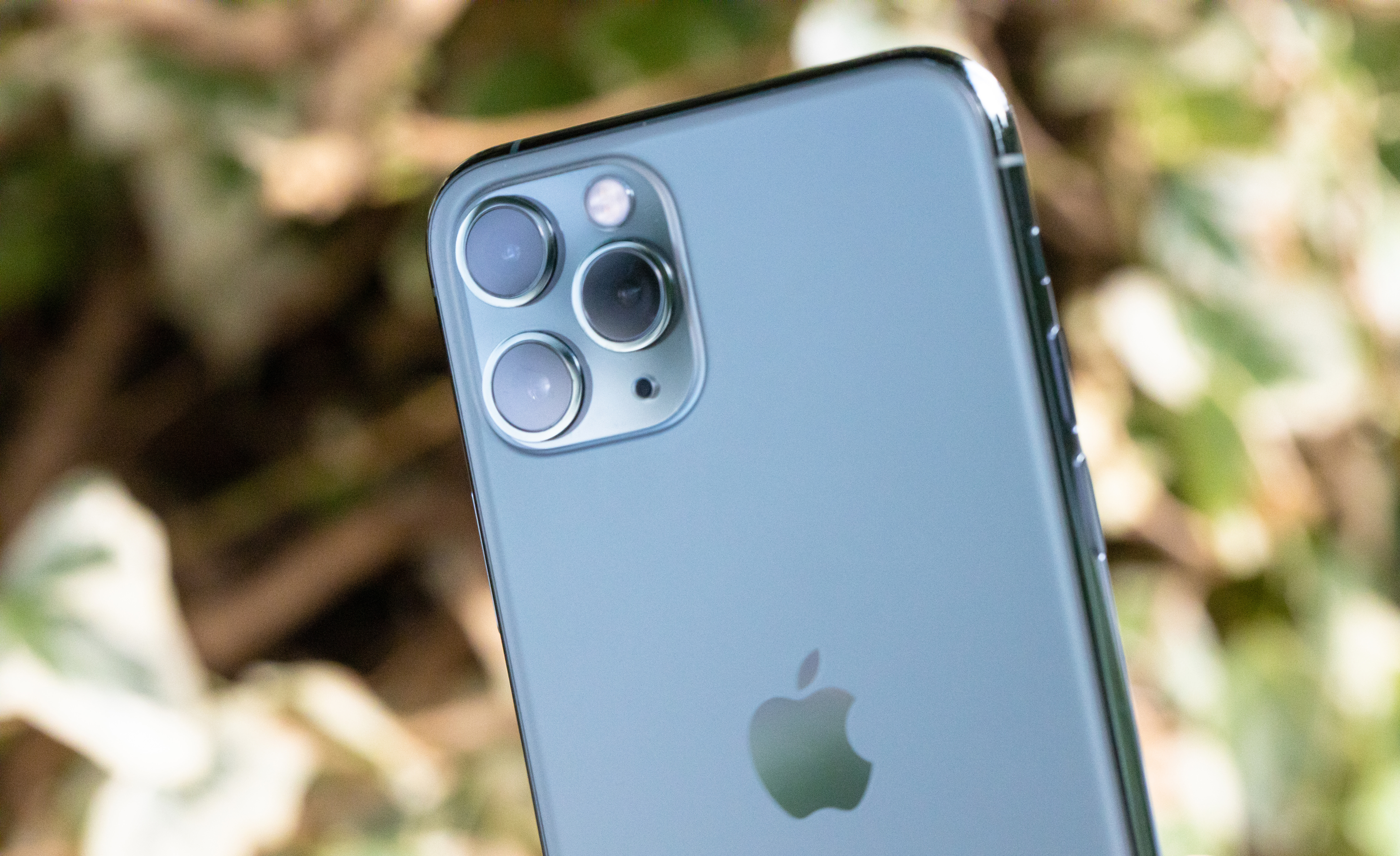 トリプルカメラ搭載の Iphone 11 Proの写真を無料ダウンロード フリー素材 ぱくたそ トリプルカメラ搭載の Iphone 11 Proの写真を無料ダウンロード フリー素材 ぱくたそ