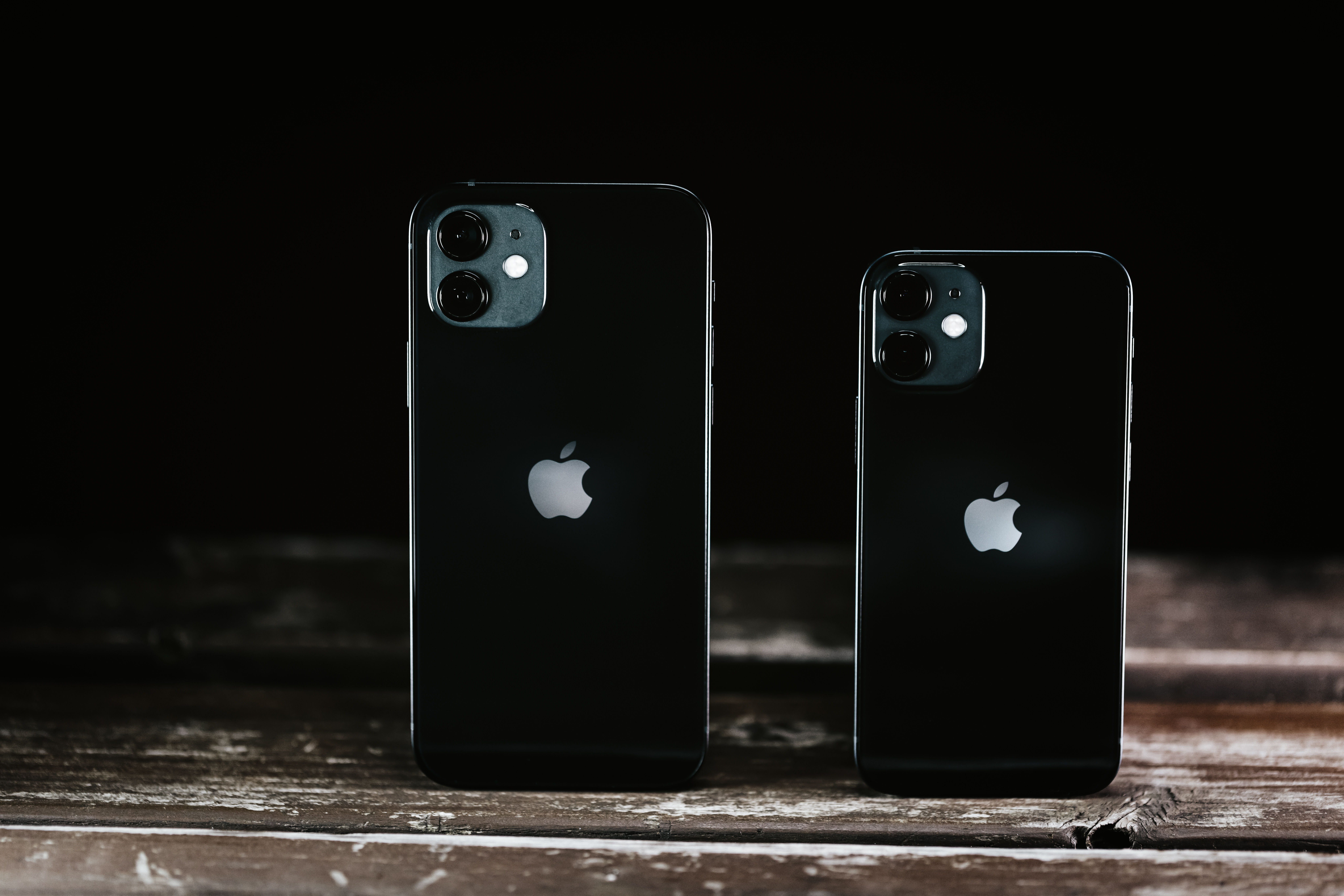 並べた Iphone 12 と Iphone 12mini の写真を無料ダウンロード フリー素材 ぱくたそ 並べた Iphone 12 と Iphone 12mini の写真を無料ダウンロード フリー素材 ぱくたそ