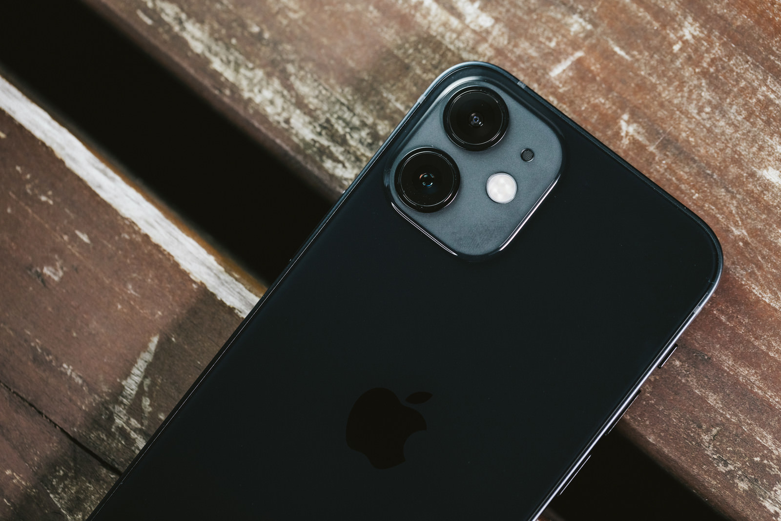 Iphone 12 のリアカメラ部分の写真 画像 を無料ダウンロード フリー素材のぱくたそ Iphone 12 のリアカメラ部分の写真 画像 を無料ダウンロード フリー素材のぱくたそ