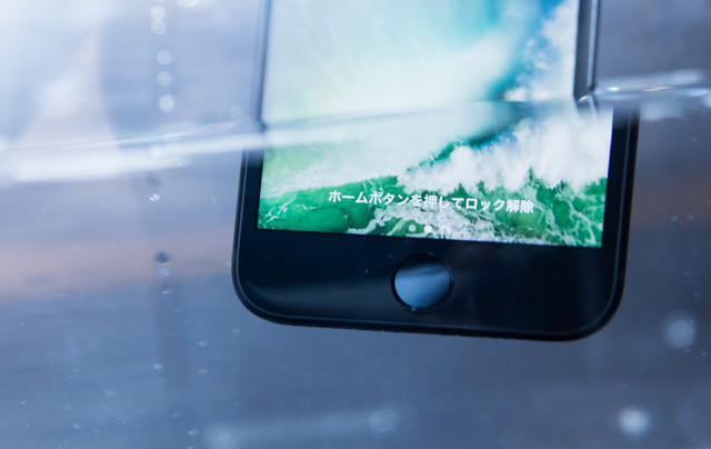 スマホをお風呂で使うには 防水ケースやラップで感電は防げる スマホをお風呂で使うには 防水ケースやラップで感電は防げる