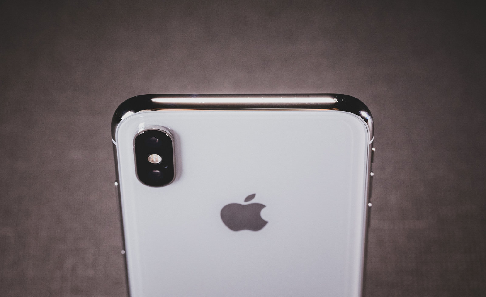 Iphone X の美しい光沢があるステンレススチールのボディの写真を無料ダウンロード フリー素材 ぱくたそ Iphone X の美しい光沢があるステンレススチールのボディの写真を無料ダウンロード フリー素材 ぱくたそ