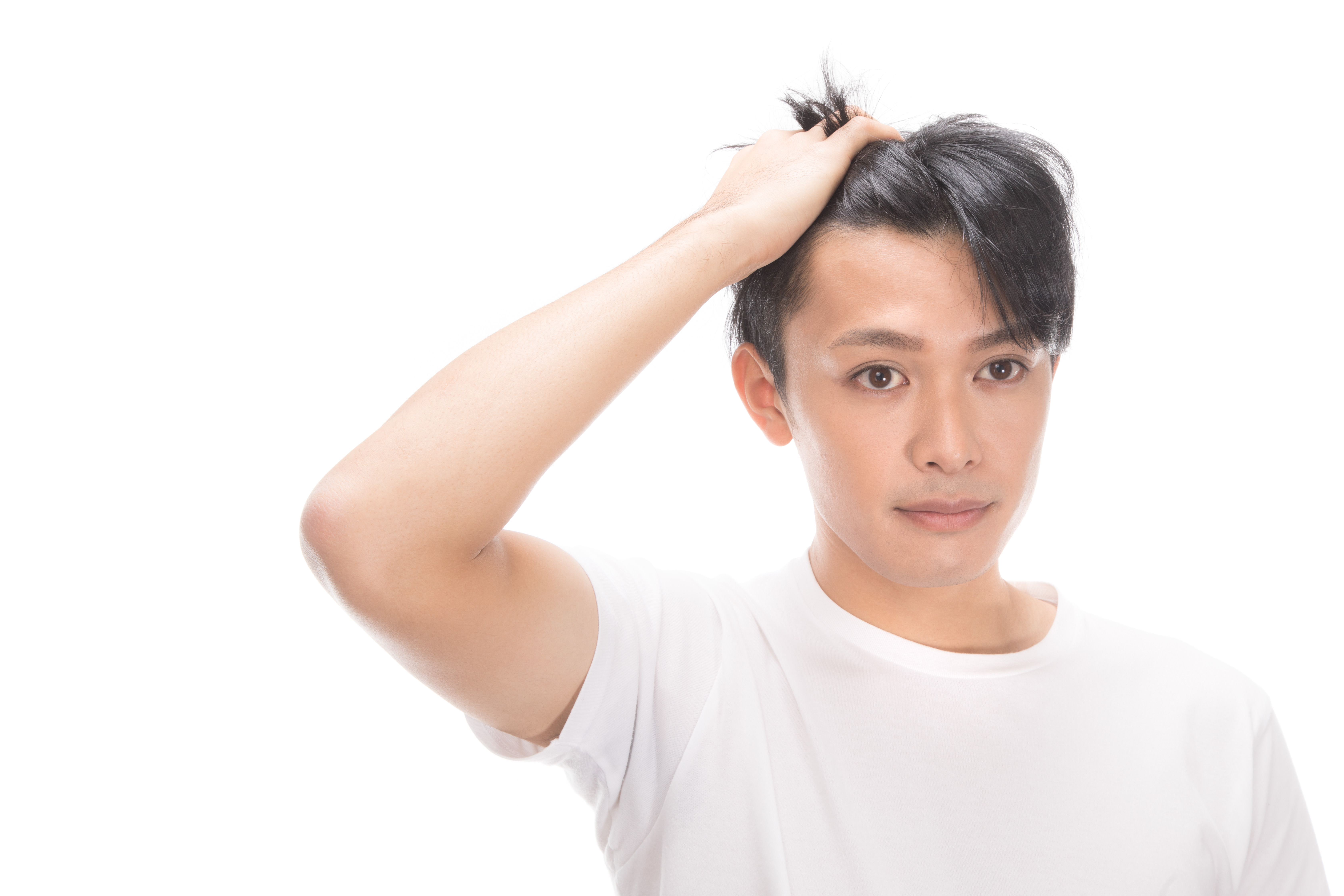 生え際をチェックする若い男性の写真を無料ダウンロード フリー素材 ぱくたそ 生え際をチェックする若い男性の写真を無料ダウンロード フリー素材 ぱくたそ