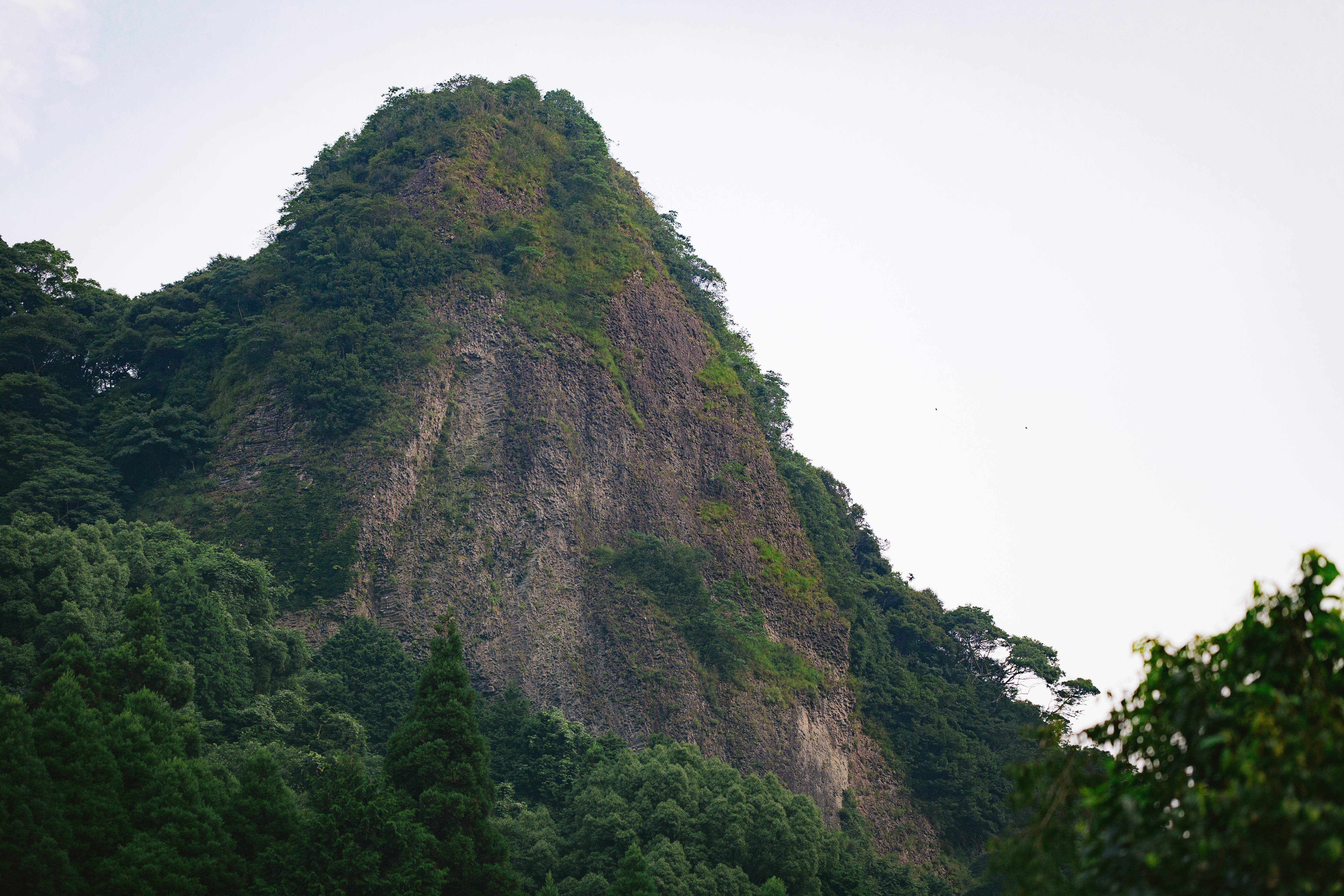 山水画のような切り立つ山 伊万里市大川内山 の写真を無料ダウンロード フリー素材 ぱくたそ
