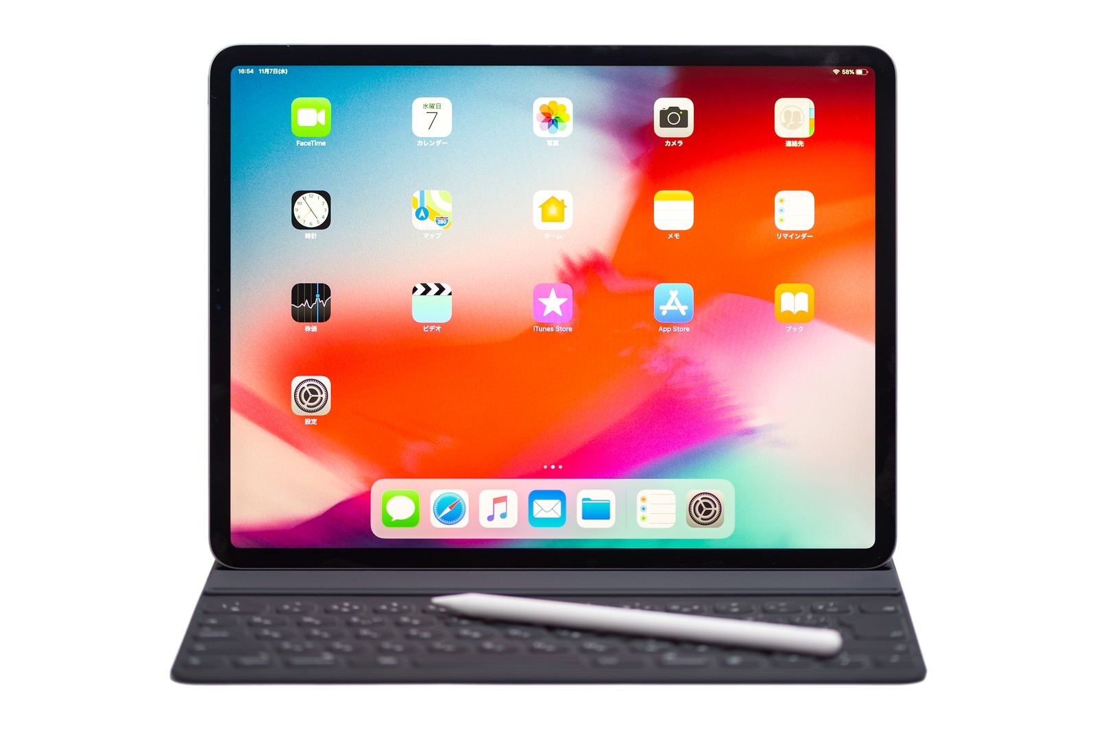 「12.9インチ iPad Pro 2018にSmart Keyboard FolioとApple pencilの組み合わせ」の写真