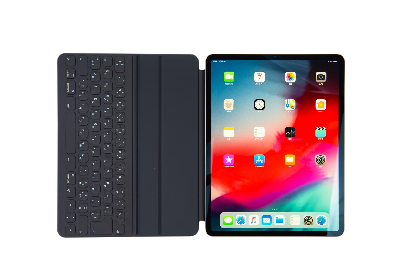 「iPad Pro 2018とスマートキーボードを接続 | フリー素材のぱくたそ」の写真