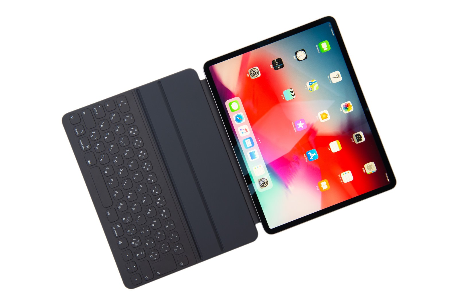 「iPad Pro 2018 の画面とキーボード」の写真