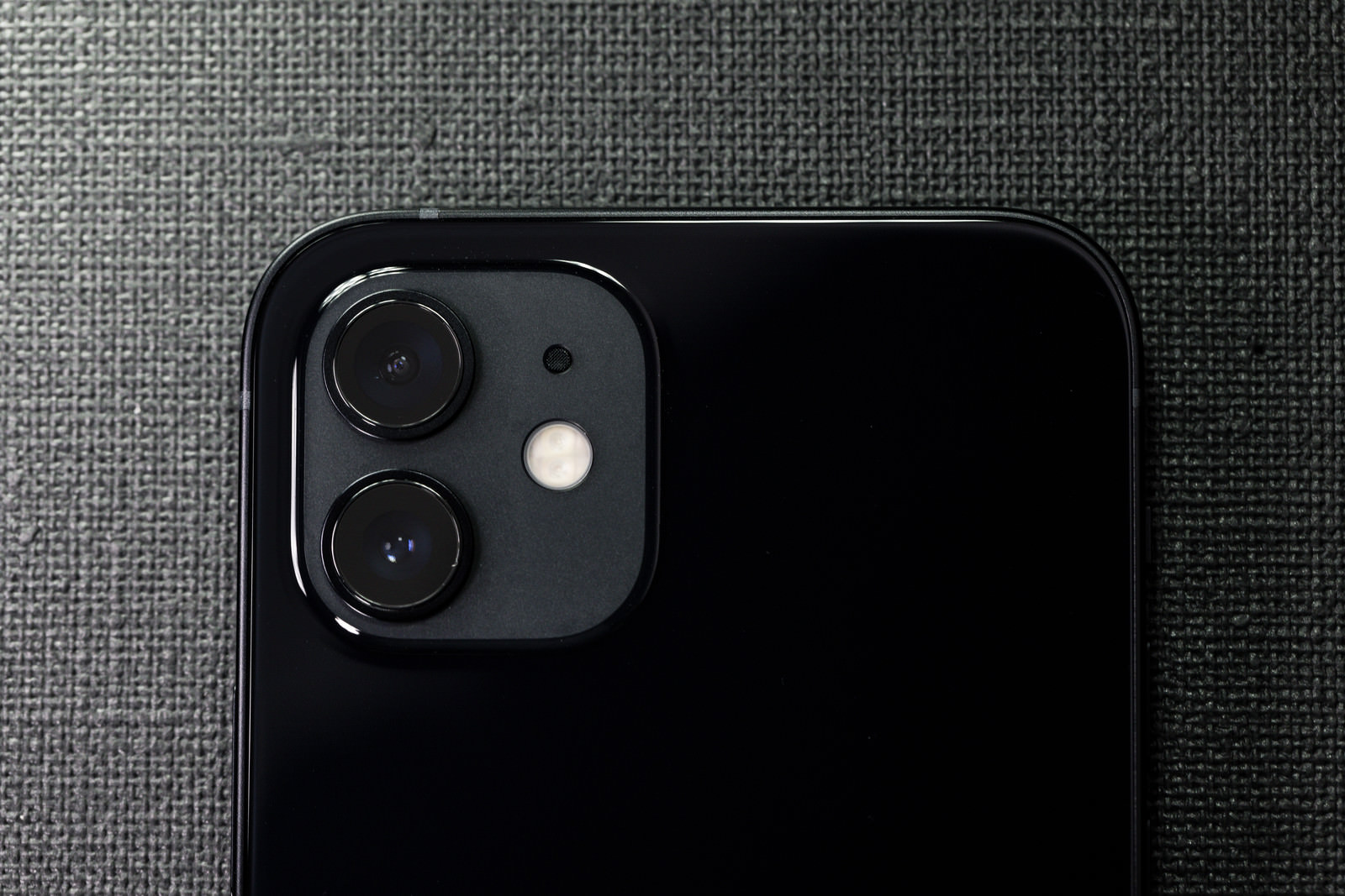 真上から撮影したiphone 12 ブラックの様子の写真 画像 を無料ダウンロード フリー素材のぱくたそ 真上から撮影したiphone 12 ブラックの様子の写真 画像 を無料ダウンロード フリー素材のぱくたそ