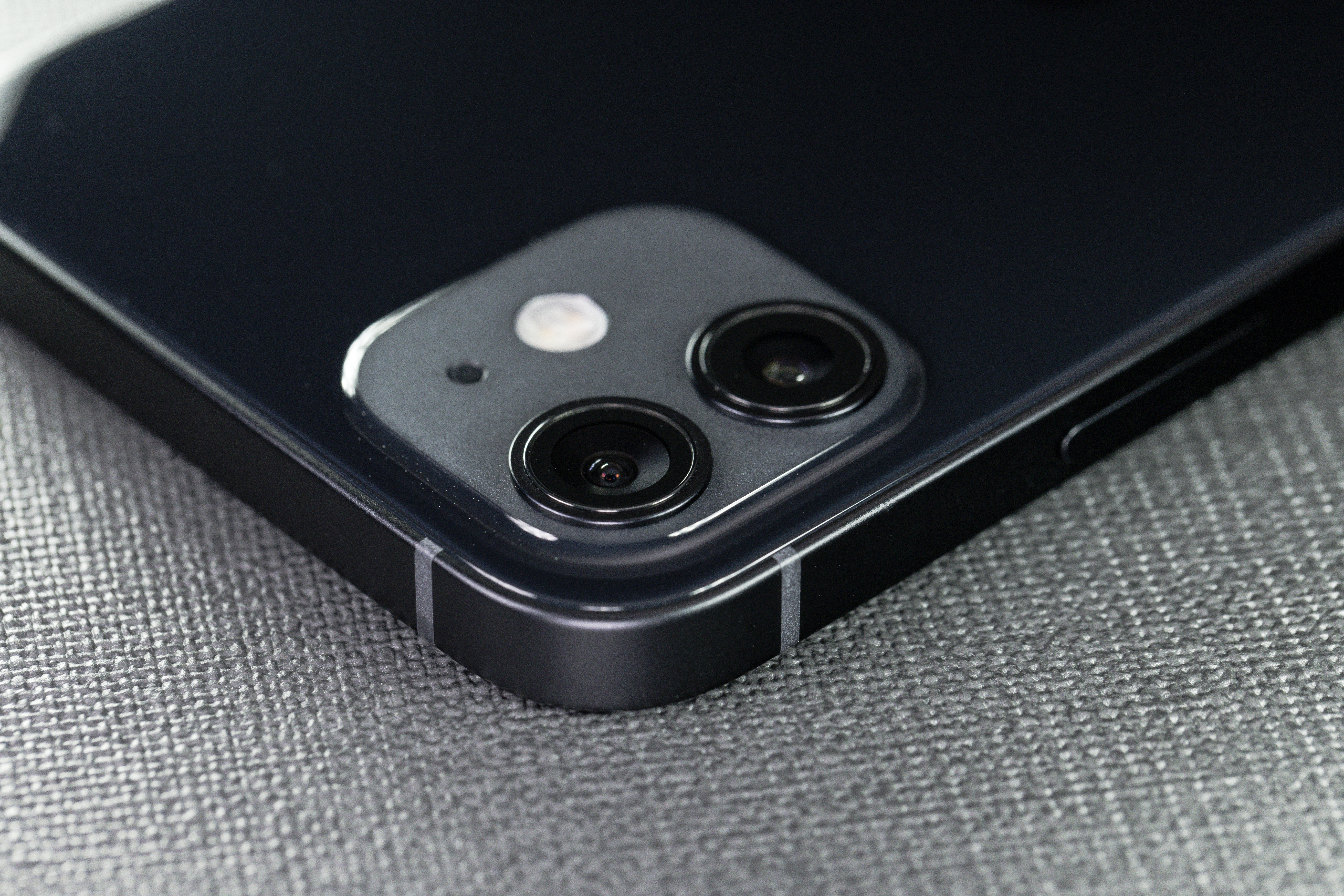 エッジ部分が角張った Iphone 12 ブラック の無料の写真素材 フリー素材 をダウンロード ぱくたそ エッジ部分が角張った Iphone 12 ブラック の無料の写真素材 フリー素材 をダウンロード ぱくたそ
