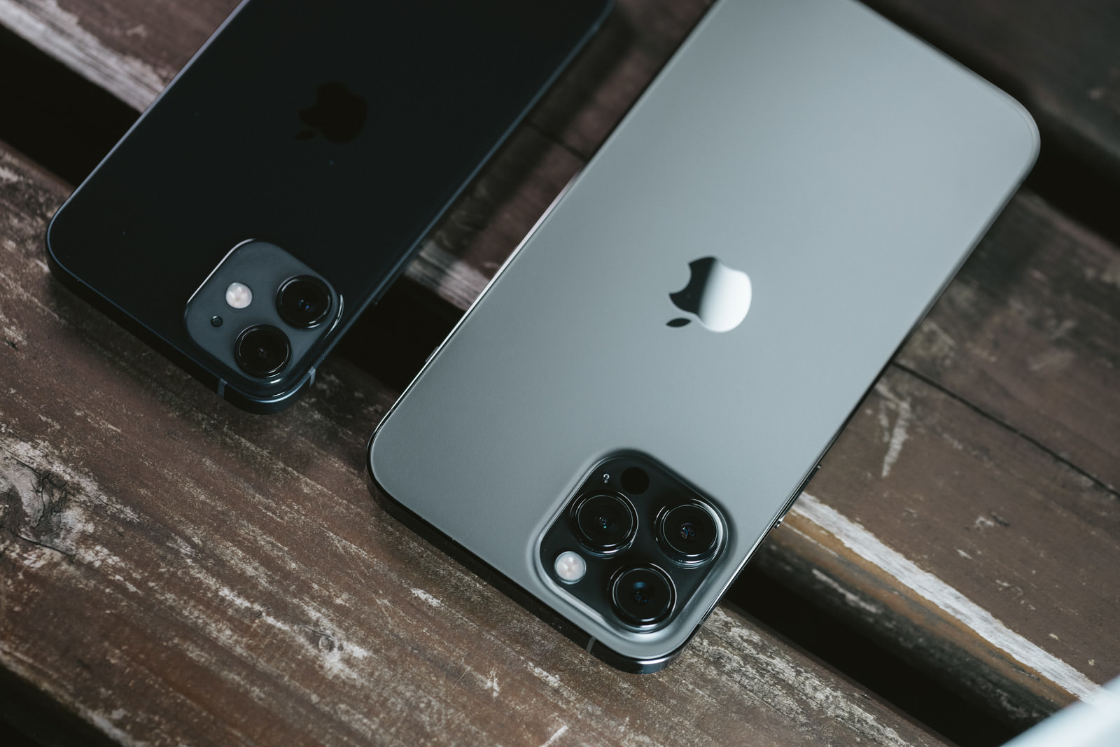 Iphone 12 と Iphone 12 Proの写真 画像 を無料ダウンロード フリー素材のぱくたそ Iphone 12 と Iphone 12 Proの写真 画像 を無料ダウンロード フリー素材のぱくたそ