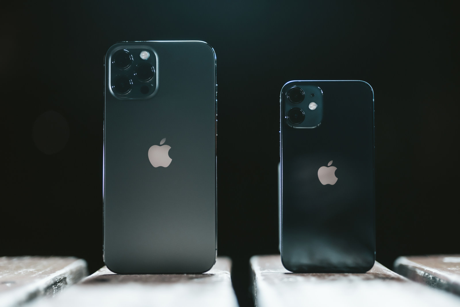 Iphone 12 Pro Max と Iphone 12 Mini のサイズ比べの写真 画像 を無料ダウンロード フリー素材のぱくたそ Iphone 12 Pro Max と Iphone 12 Mini のサイズ比べの写真 画像 を無料ダウンロード フリー素材のぱくたそ