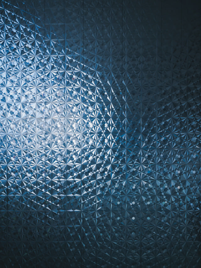 光が反射する幾何学模様のガラス窓（テクスチャ）の無料の写真素材 - ID.72758｜フリー素材 ぱくたそ