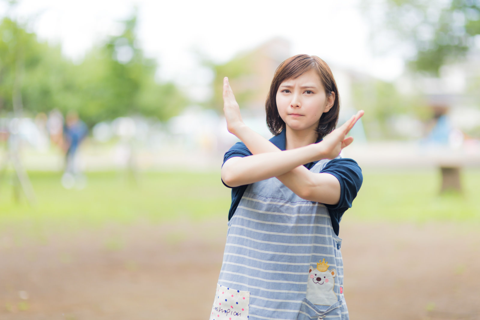 「それは絶対にダメです！　（女性介護士）」の写真［モデル：yumiko］