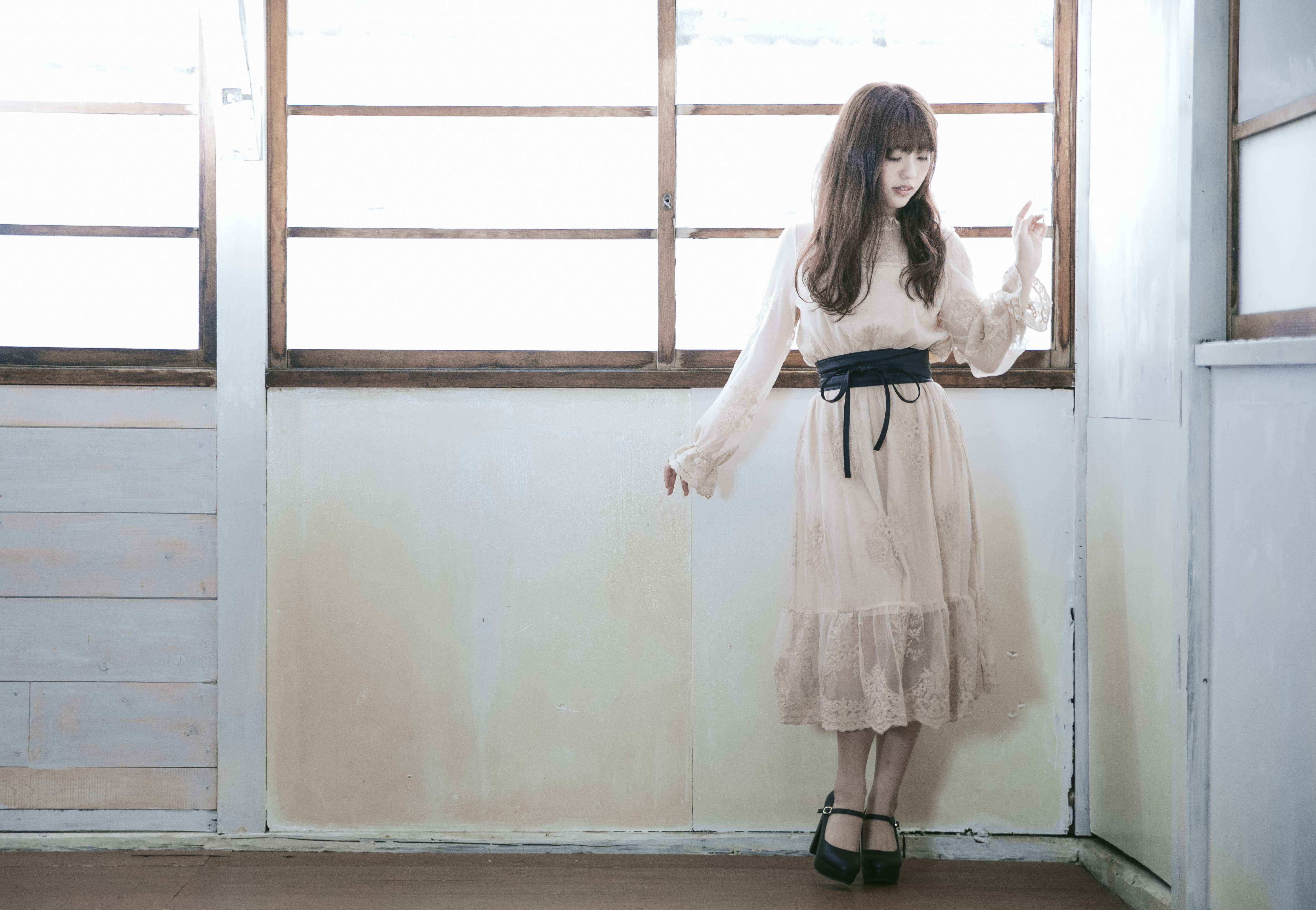 レトロなハウススタジオで女性モデルを撮影の写真を無料ダウンロード フリー素材 ぱくたそ レトロなハウススタジオで女性モデルを撮影の写真を無料ダウンロード フリー素材 ぱくたそ