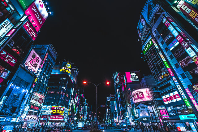 夜のサイバーパンク歓楽街（東京都新宿区）の写真素材