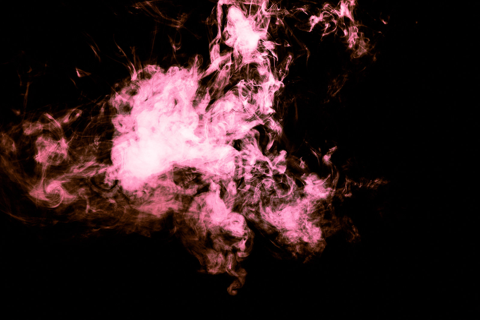 「赤い炎のような煙 | フリー素材のぱくたそ」の写真