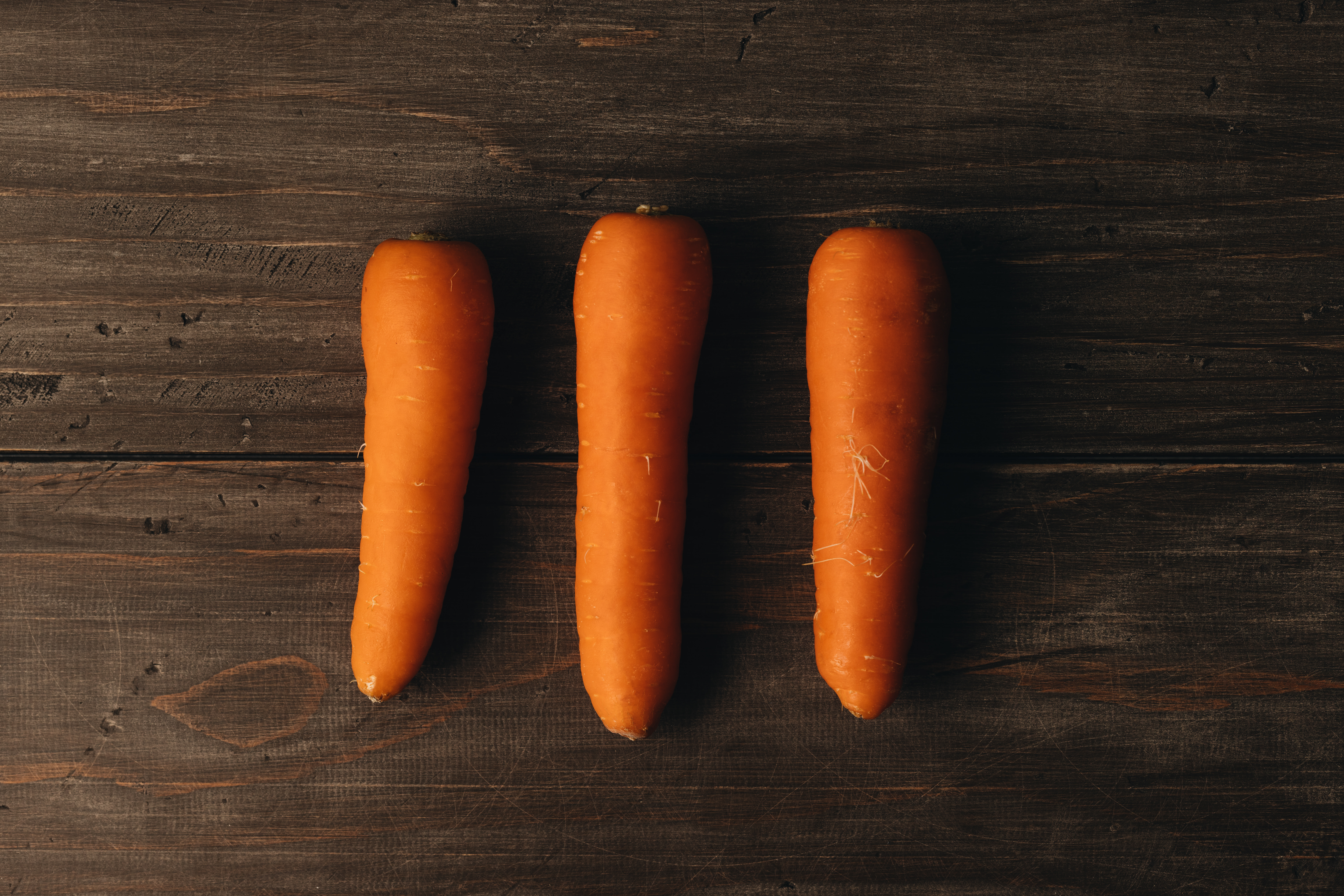 川の字に並んだニンジンの写真素材 ぱくたそ