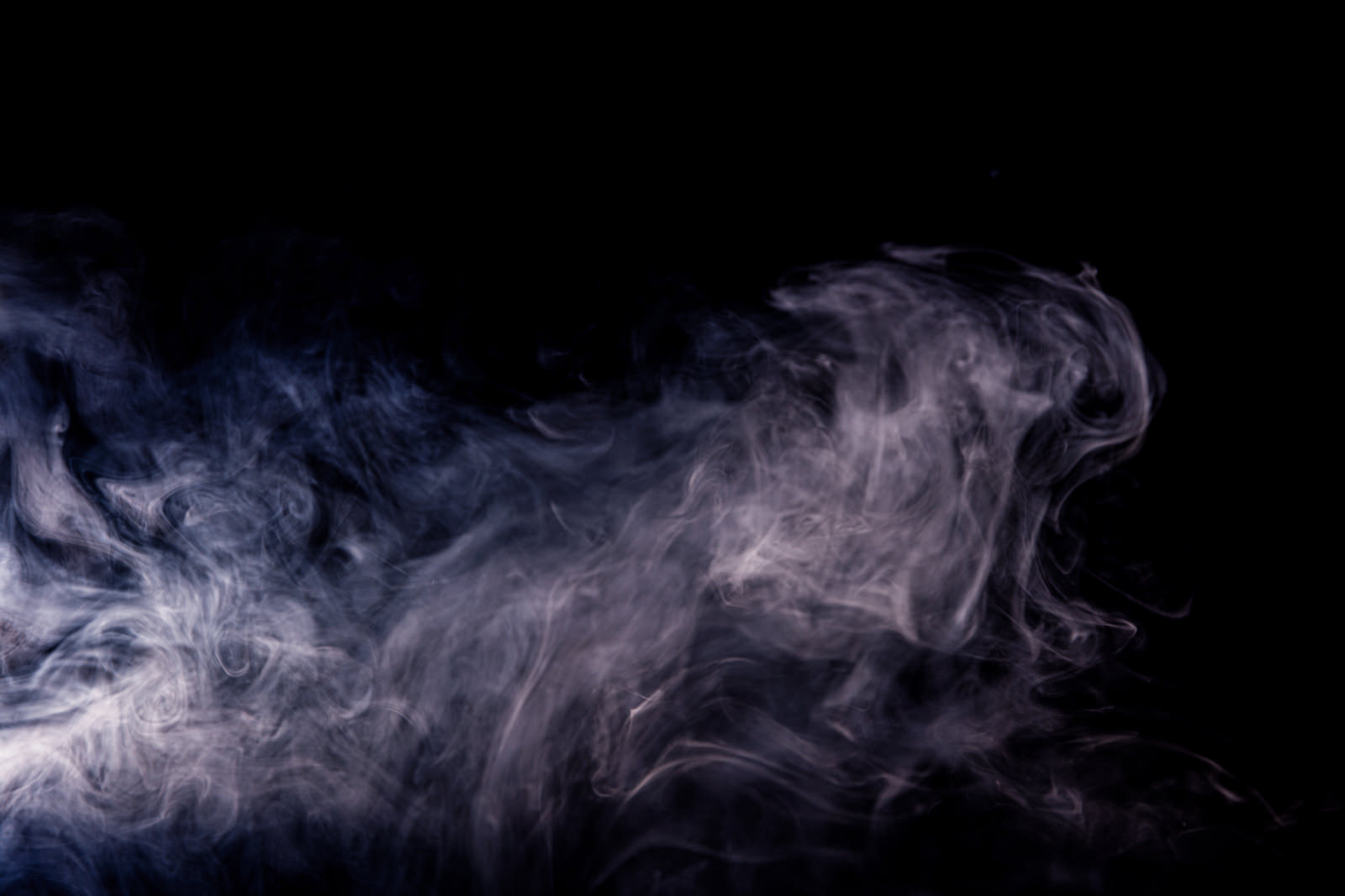 「噴出した白い煙」の写真