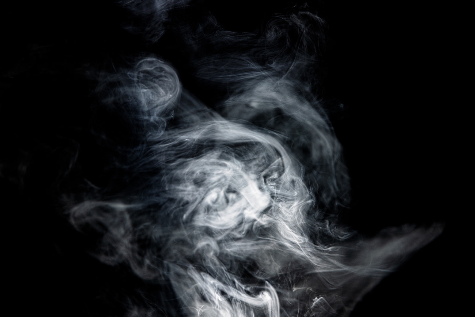 「留まる白煙 | フリー素材のぱくたそ」の写真