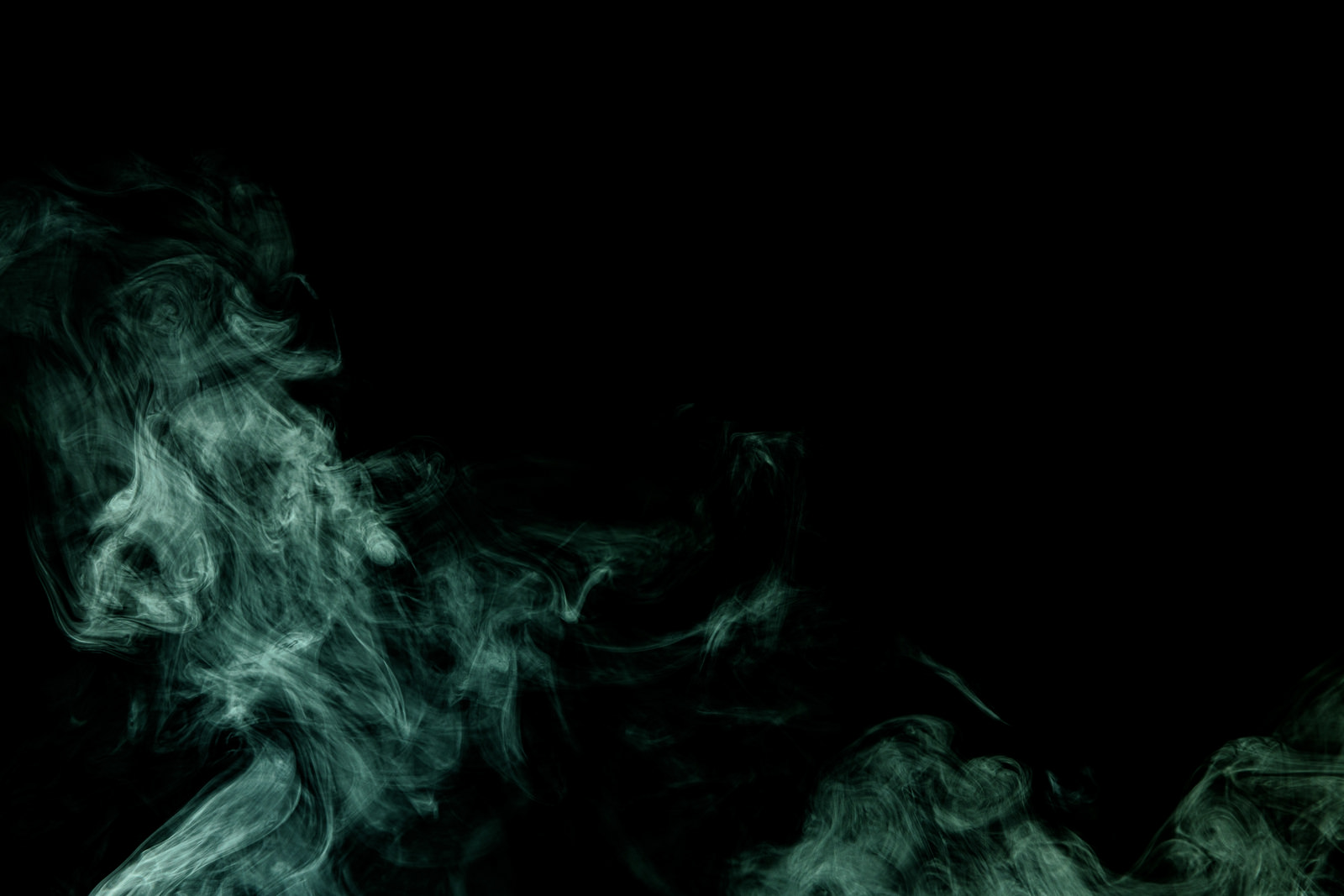 「不気味な煙 | フリー素材のぱくたそ」の写真