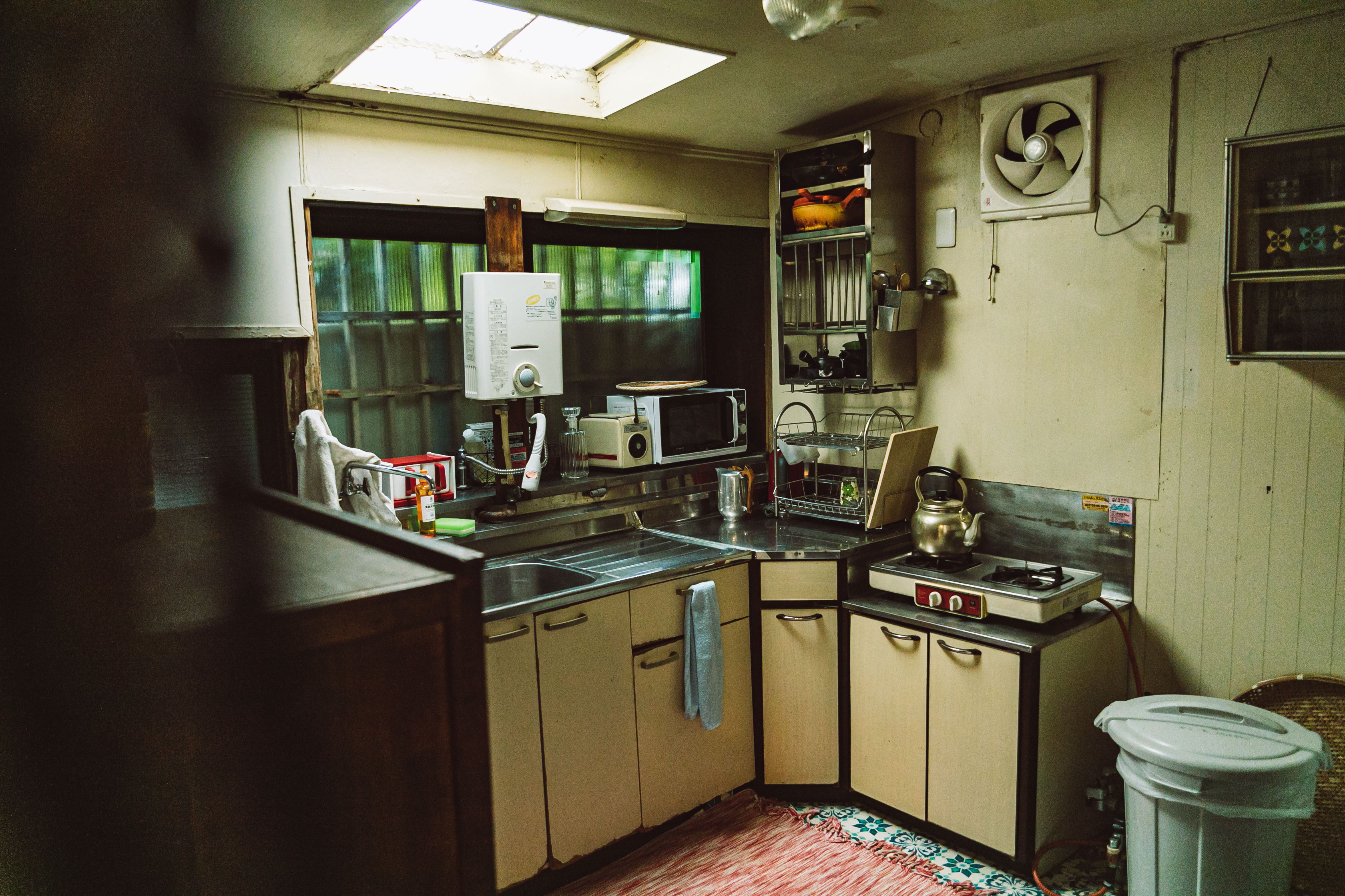 懐かしい昭和の台所の写真を無料ダウンロード（フリー素材） ぱくたそ