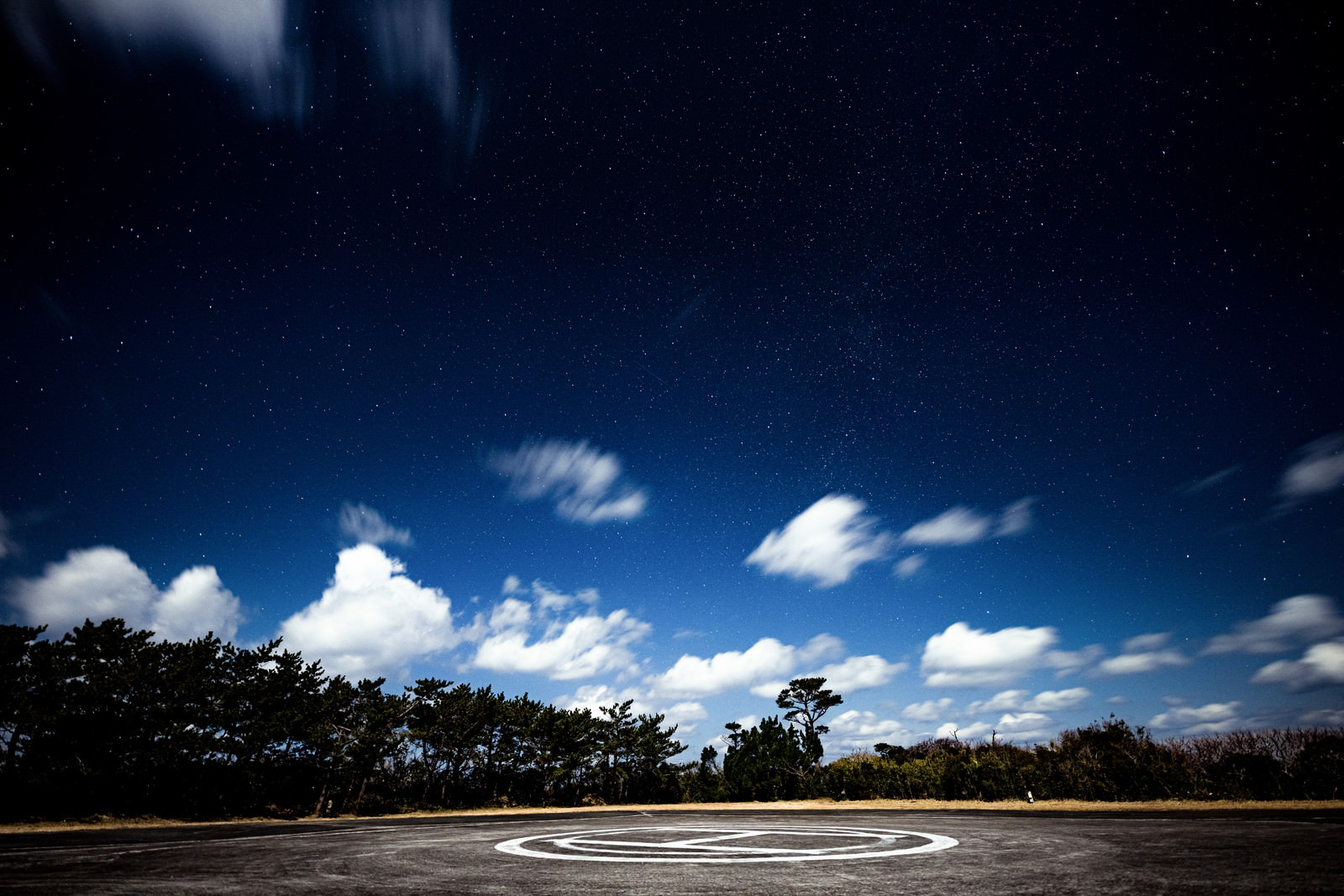 神津島ヘリポート場から見える星空の写真素材 ぱくたそ